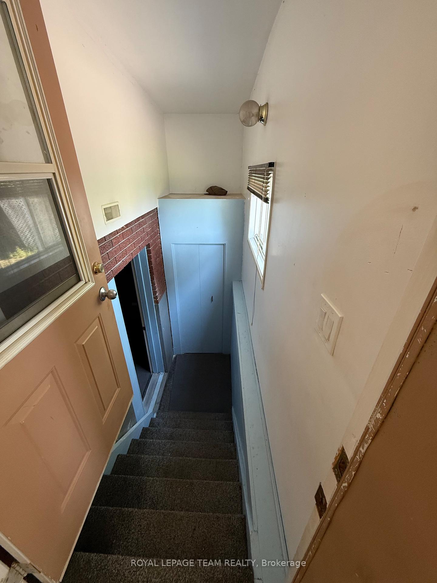 Photo 5 of Unit B, 1523 Maxime Street, Ottawa, Pineview — HOMEH