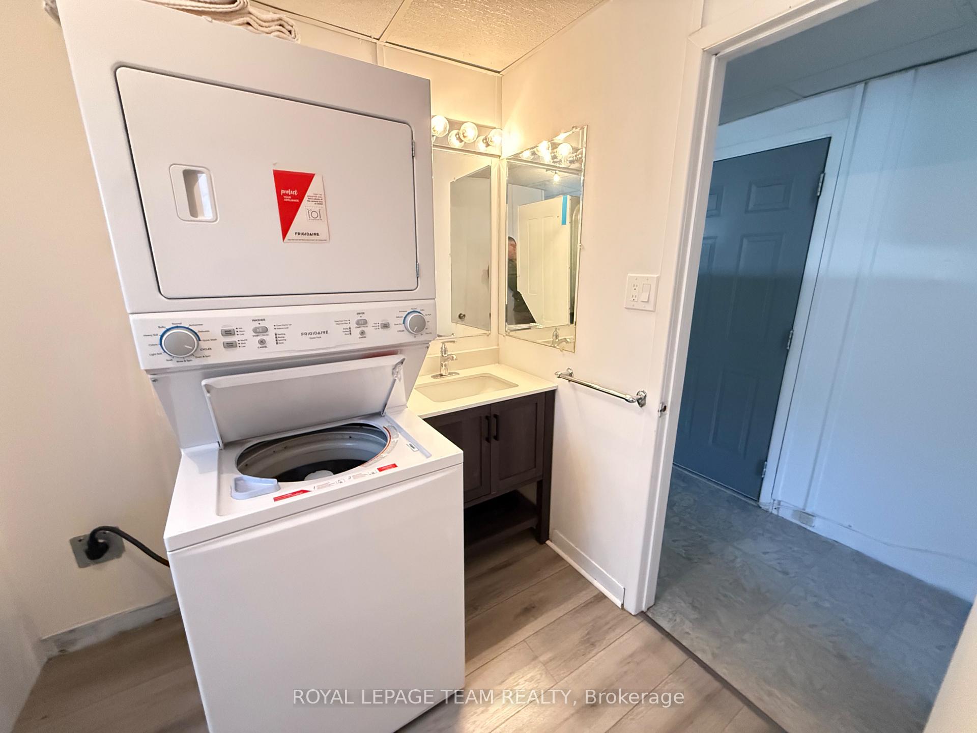 Photo 13 of Unit B, 1523 Maxime Street, Ottawa, Pineview — HOMEH