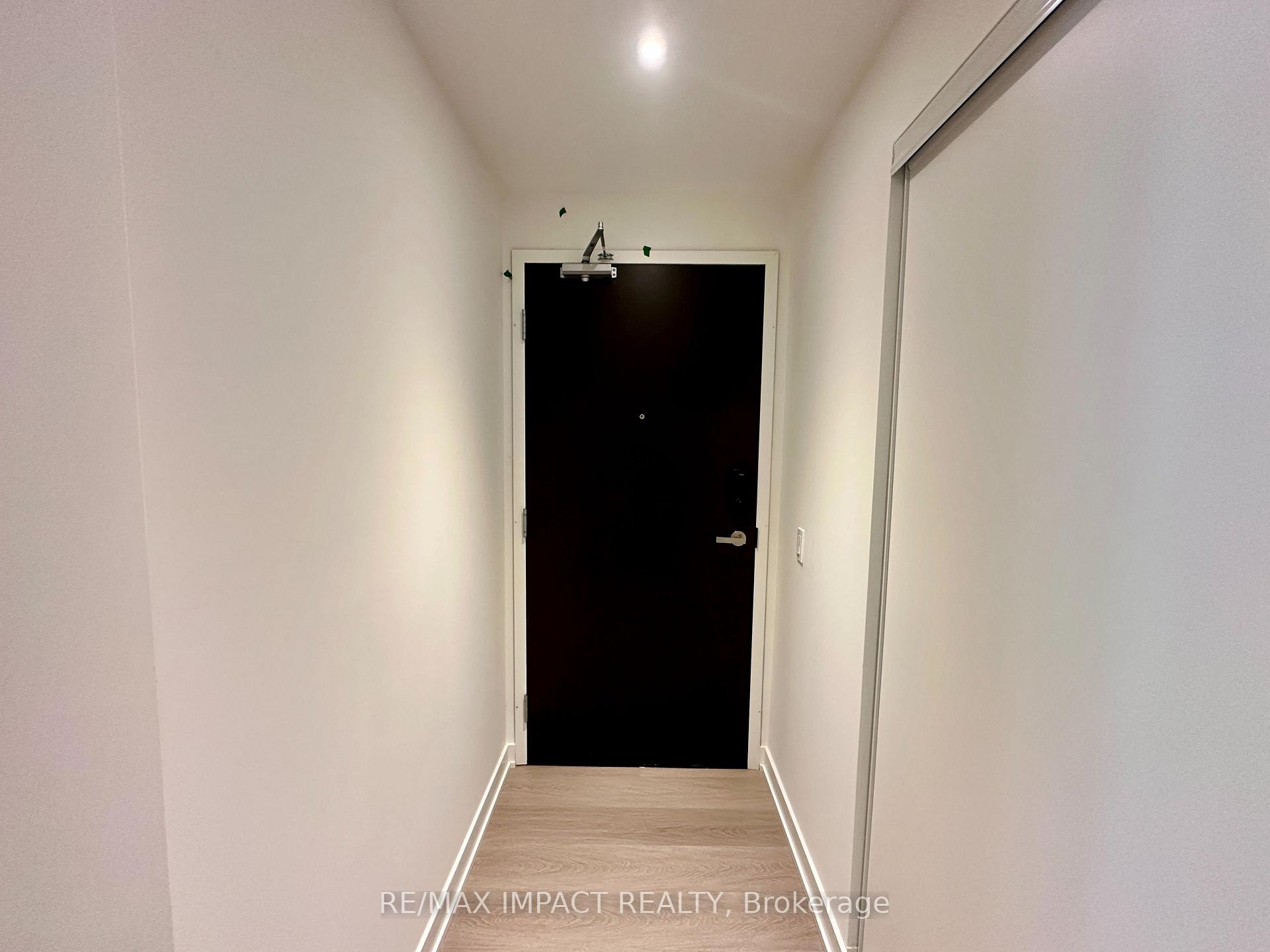Photo 5 of 448 Burnhamthorpe Road W, Mississauga, City Centre — HOMEH