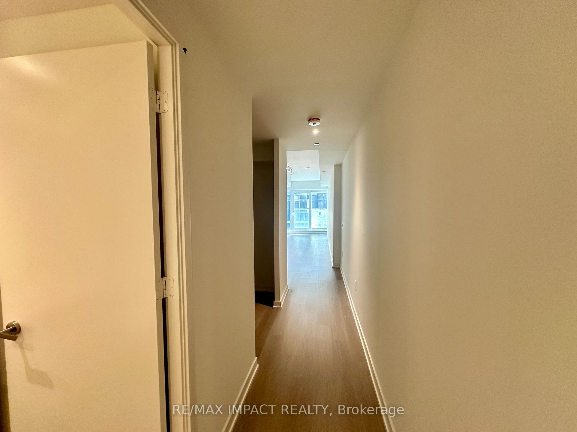 Photo 6 of 448 Burnhamthorpe Road W, Mississauga, City Centre — HOMEH