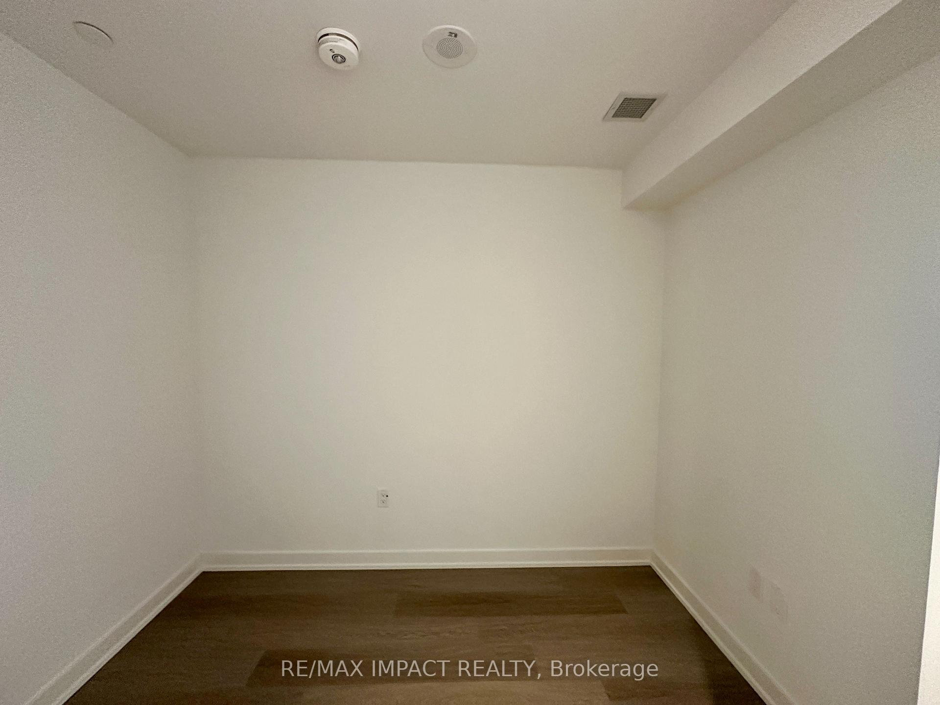 Photo 8 of 448 Burnhamthorpe Road W, Mississauga, City Centre — HOMEH