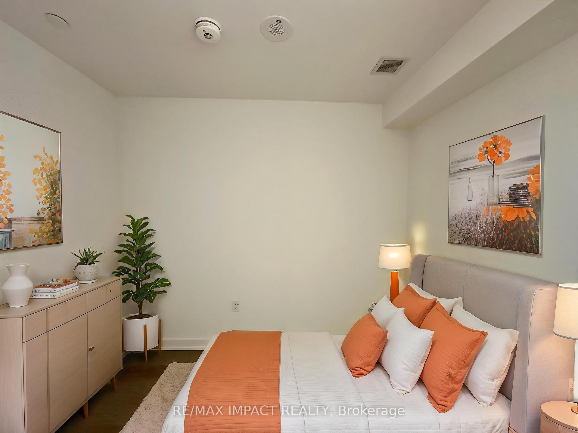 Photo 9 of 448 Burnhamthorpe Road W, Mississauga, City Centre — HOMEH