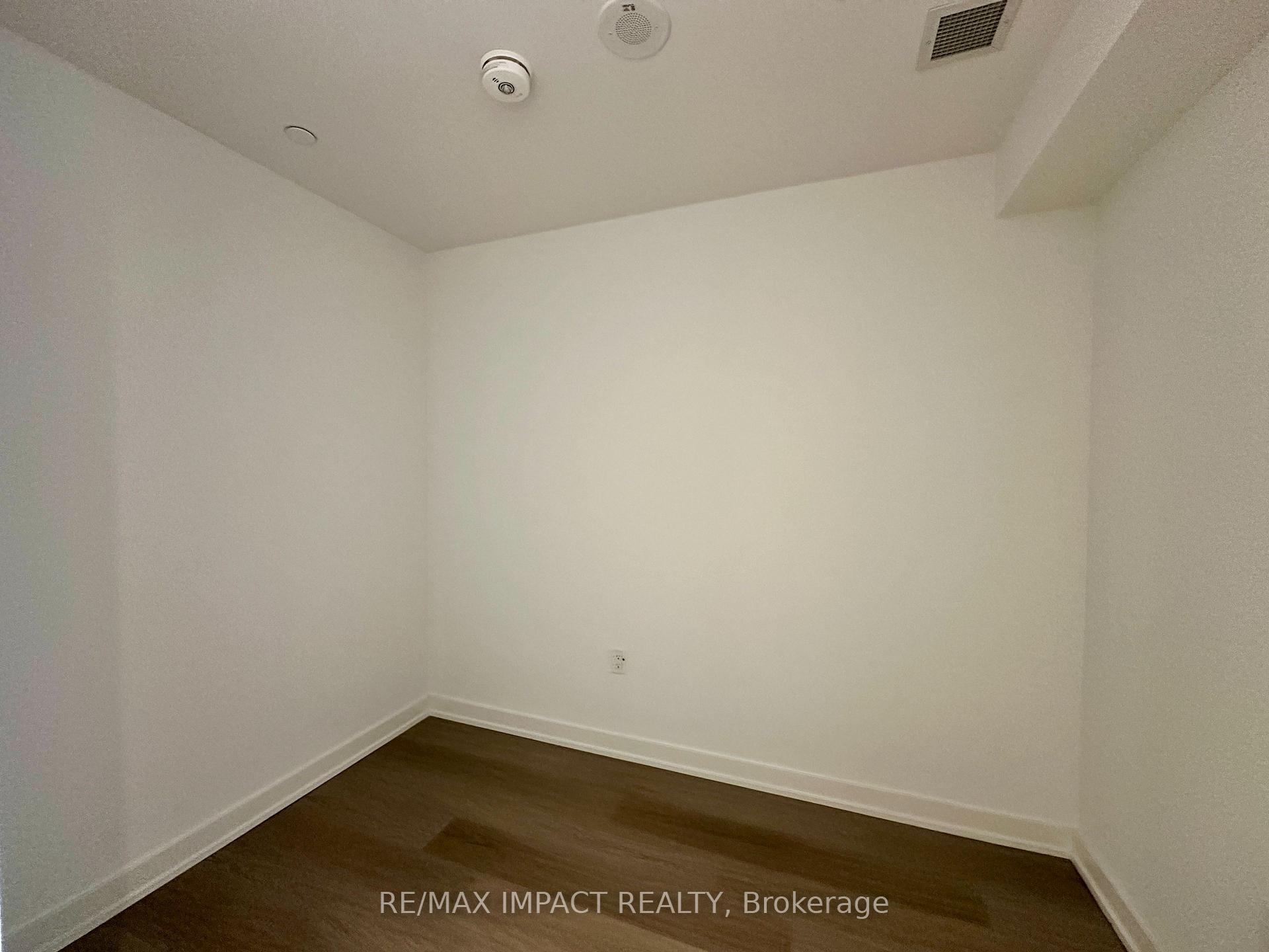 Photo 10 of 448 Burnhamthorpe Road W, Mississauga, City Centre — HOMEH