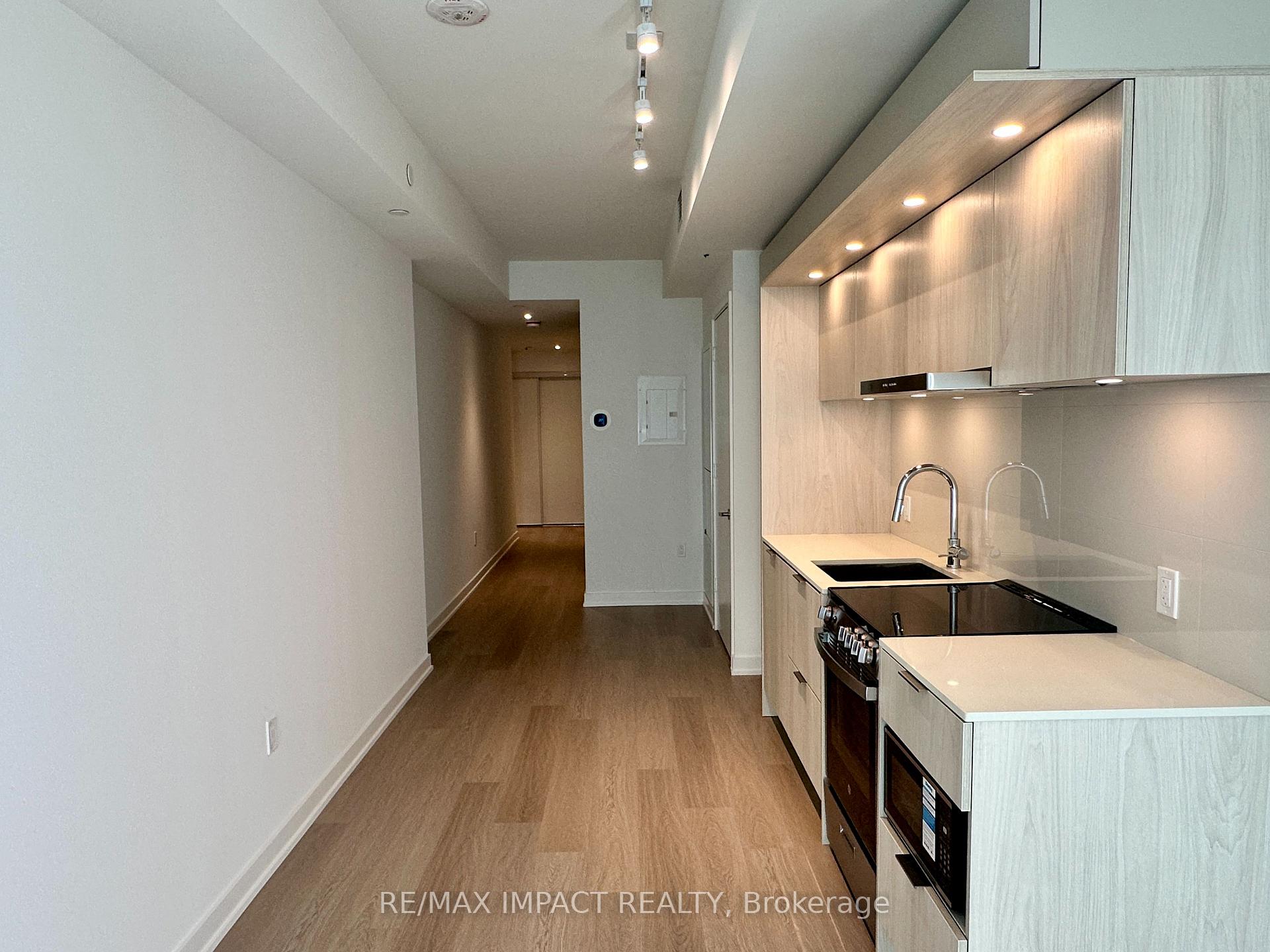 Photo 16 of 448 Burnhamthorpe Road W, Mississauga, City Centre — HOMEH