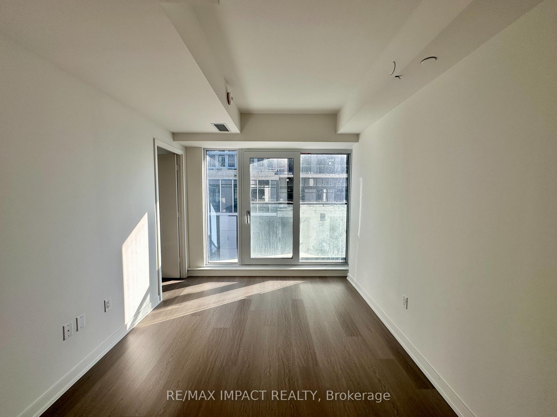 Photo 19 of 448 Burnhamthorpe Road W, Mississauga, City Centre — HOMEH