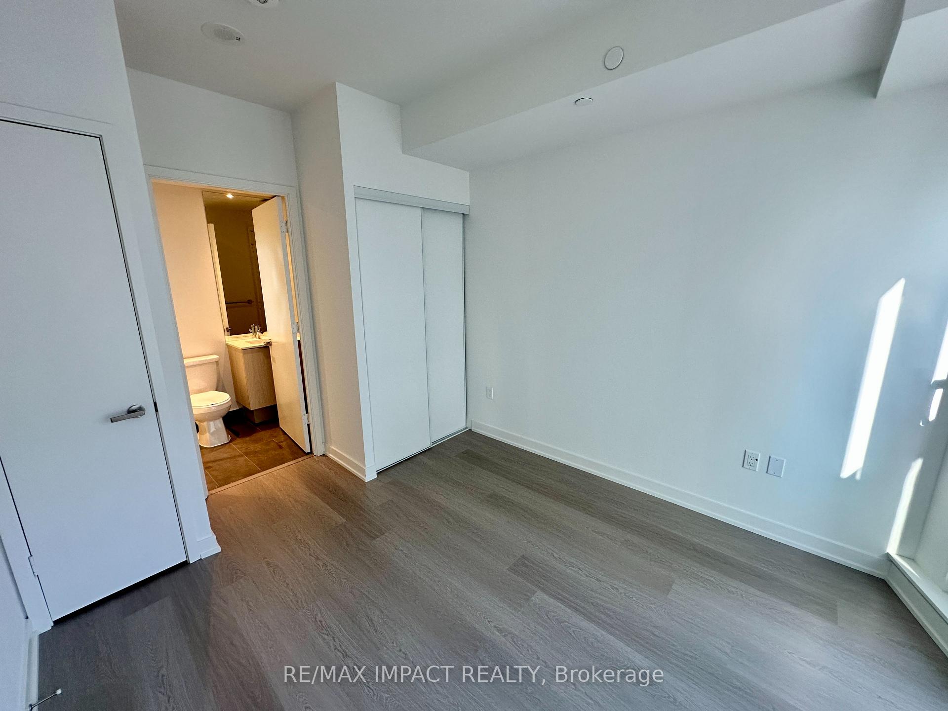 Photo 22 of 448 Burnhamthorpe Road W, Mississauga, City Centre — HOMEH