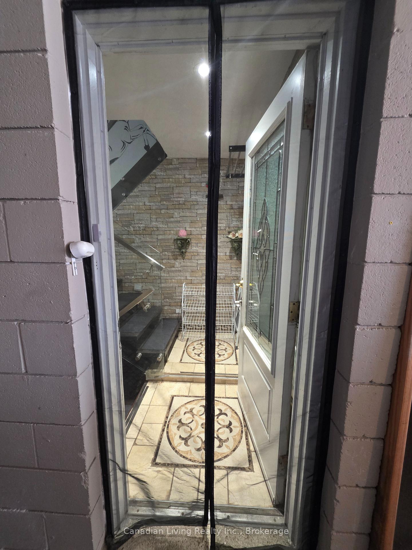 Photo 3 of Unit Lower, 138 Milestone Crescent, Aurora, Aurora Village — HOMEH