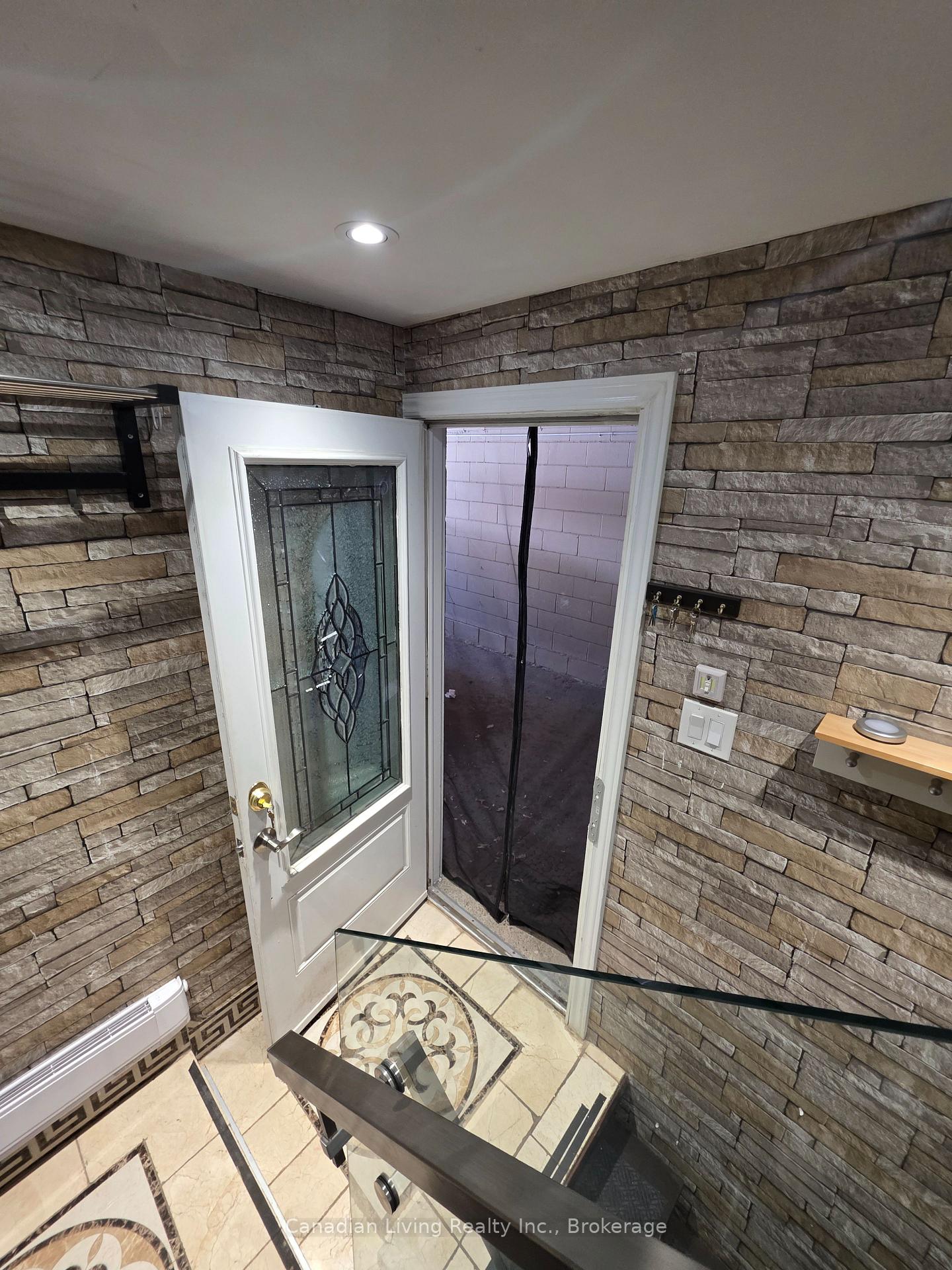 Photo 4 of Unit Lower, 138 Milestone Crescent, Aurora, Aurora Village — HOMEH