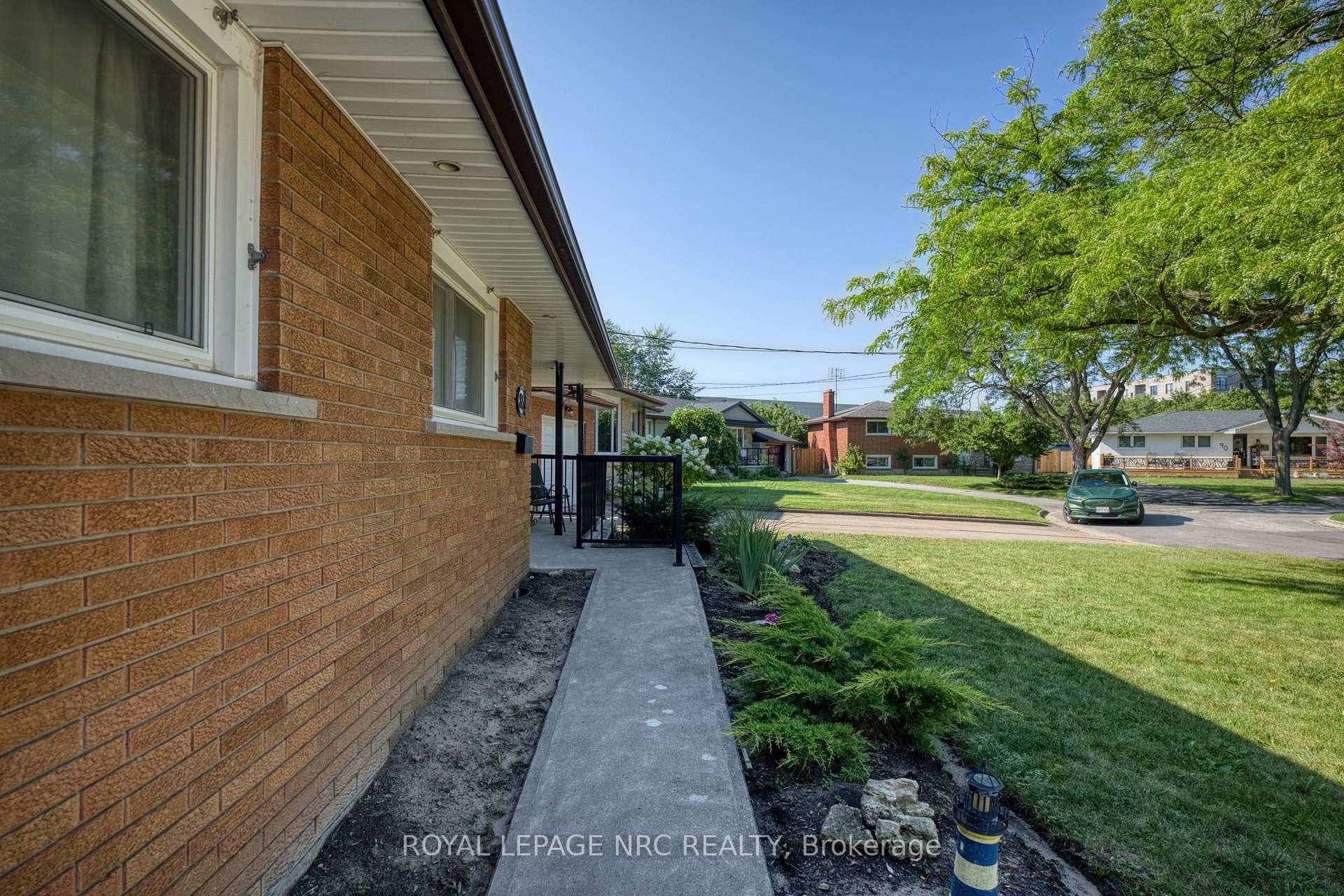 Photo 5 of 85 Regent Drive, St. Catharines, Vine/Linwell — HOMEH