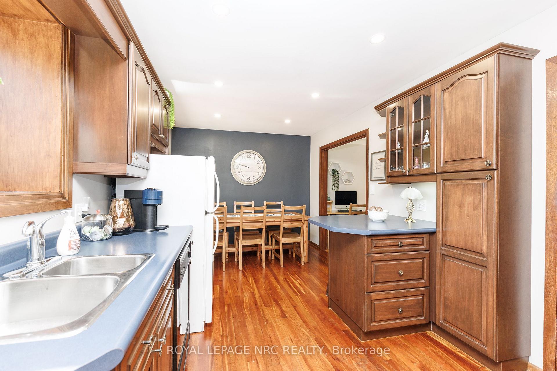 Photo 11 of 85 Regent Drive, St. Catharines, Vine/Linwell — HOMEH