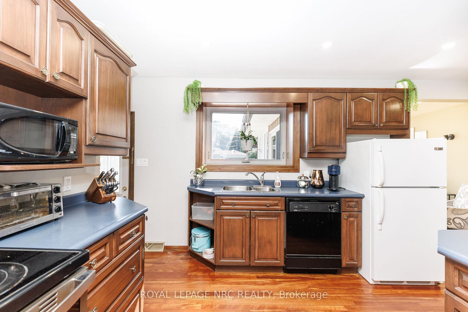 Photo 12 of 85 Regent Drive, St. Catharines, Vine/Linwell — HOMEH