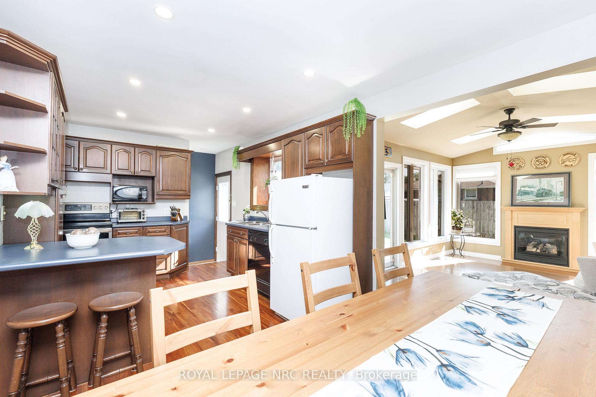 Photo 14 of 85 Regent Drive, St. Catharines, Vine/Linwell — HOMEH