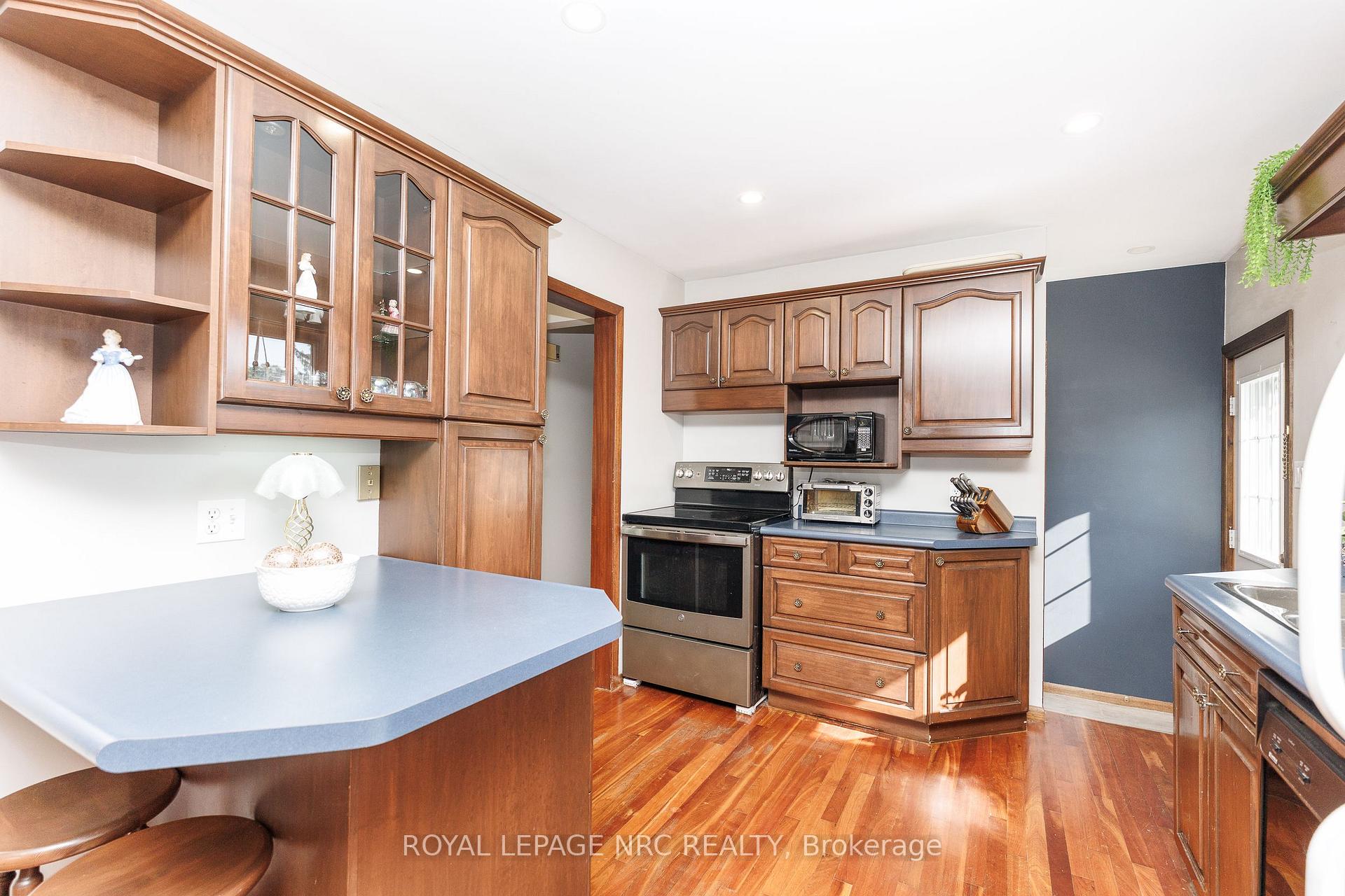 Photo 15 of 85 Regent Drive, St. Catharines, Vine/Linwell — HOMEH