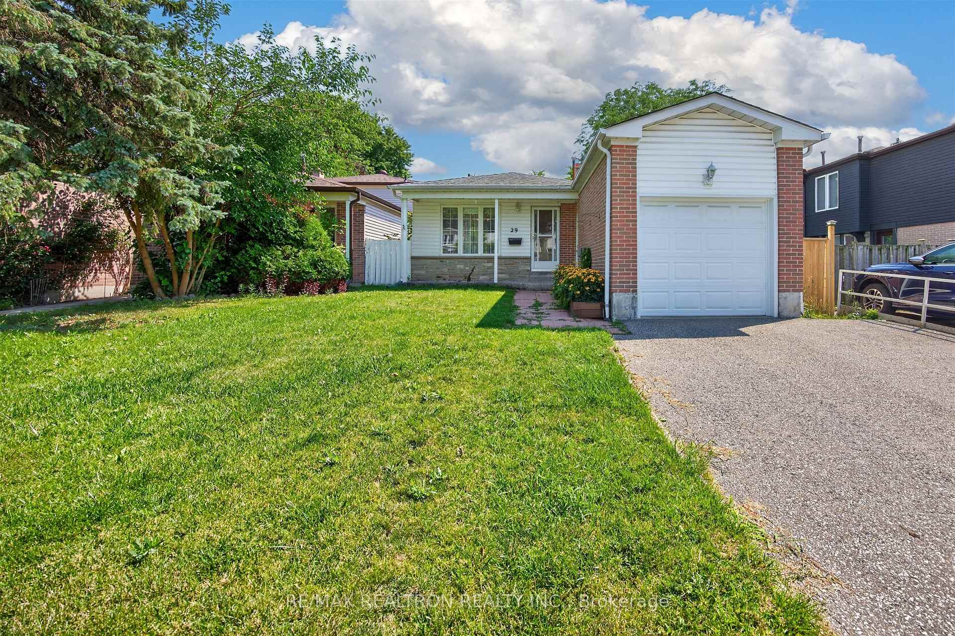 Photo 1 of 29 Springhead Gardens, Richmond Hill, North Richvale — HOMEH