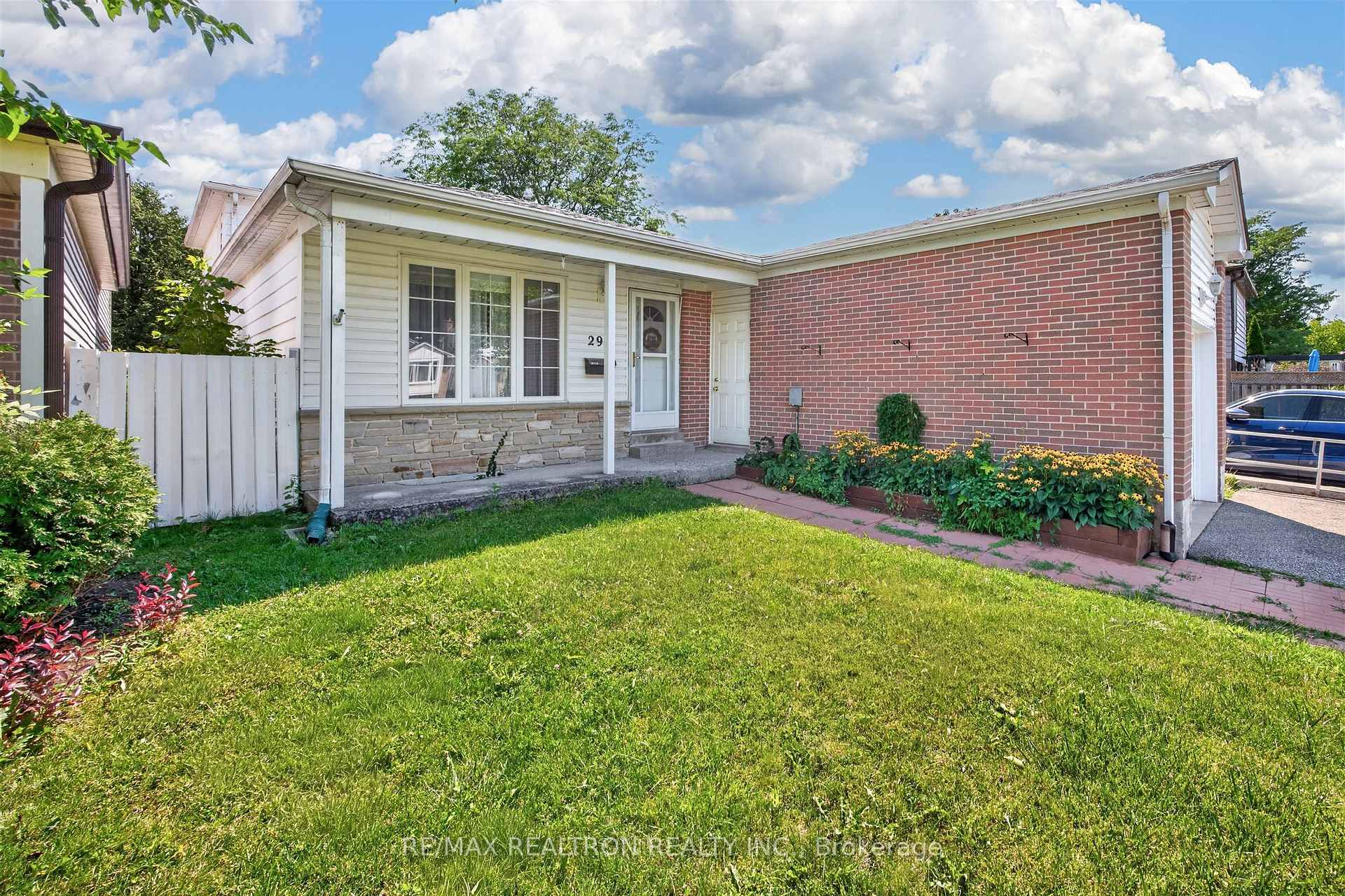 Photo 2 of 29 Springhead Gardens, Richmond Hill, North Richvale — HOMEH