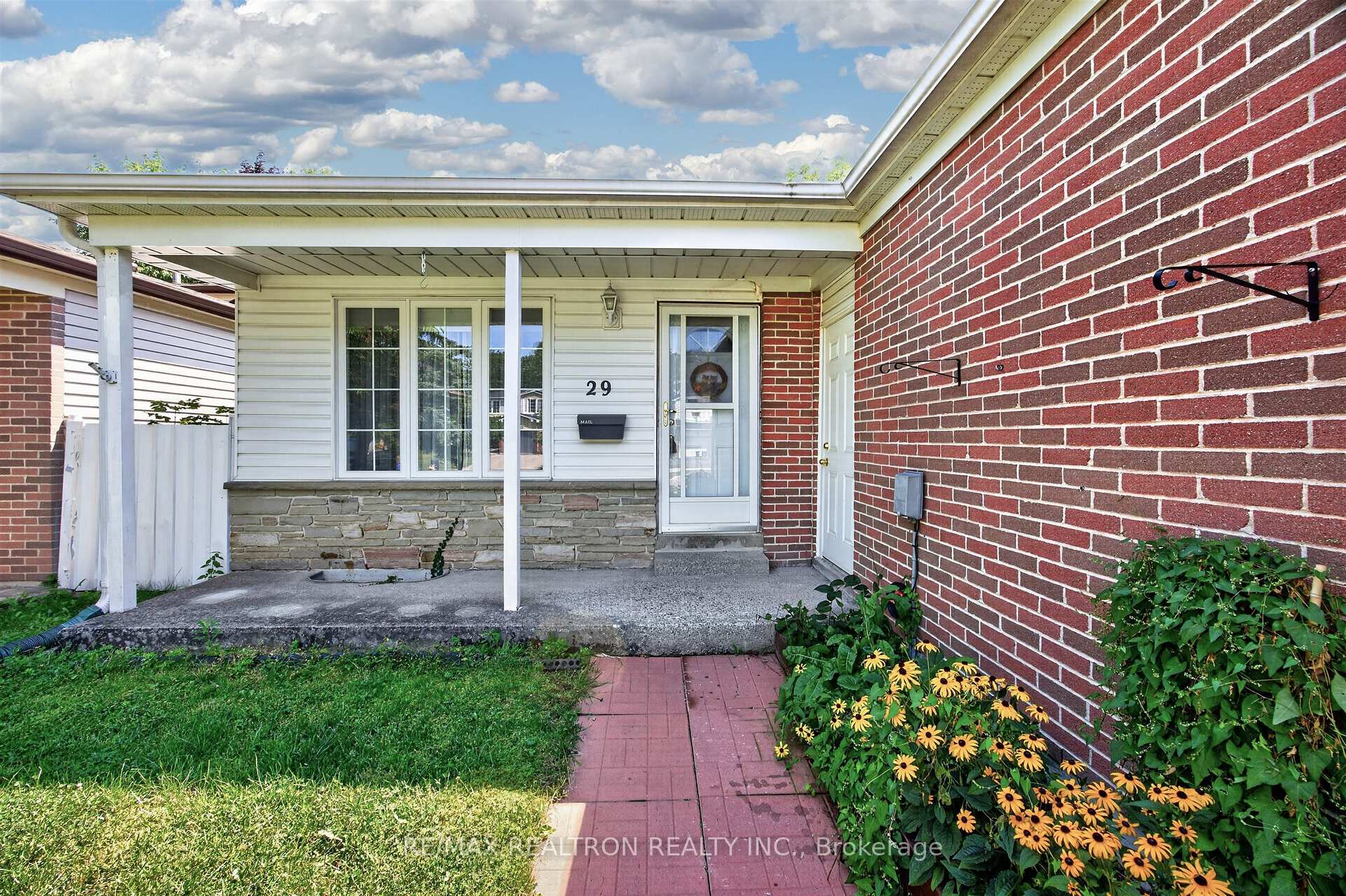 Photo 4 of 29 Springhead Gardens, Richmond Hill, North Richvale — HOMEH