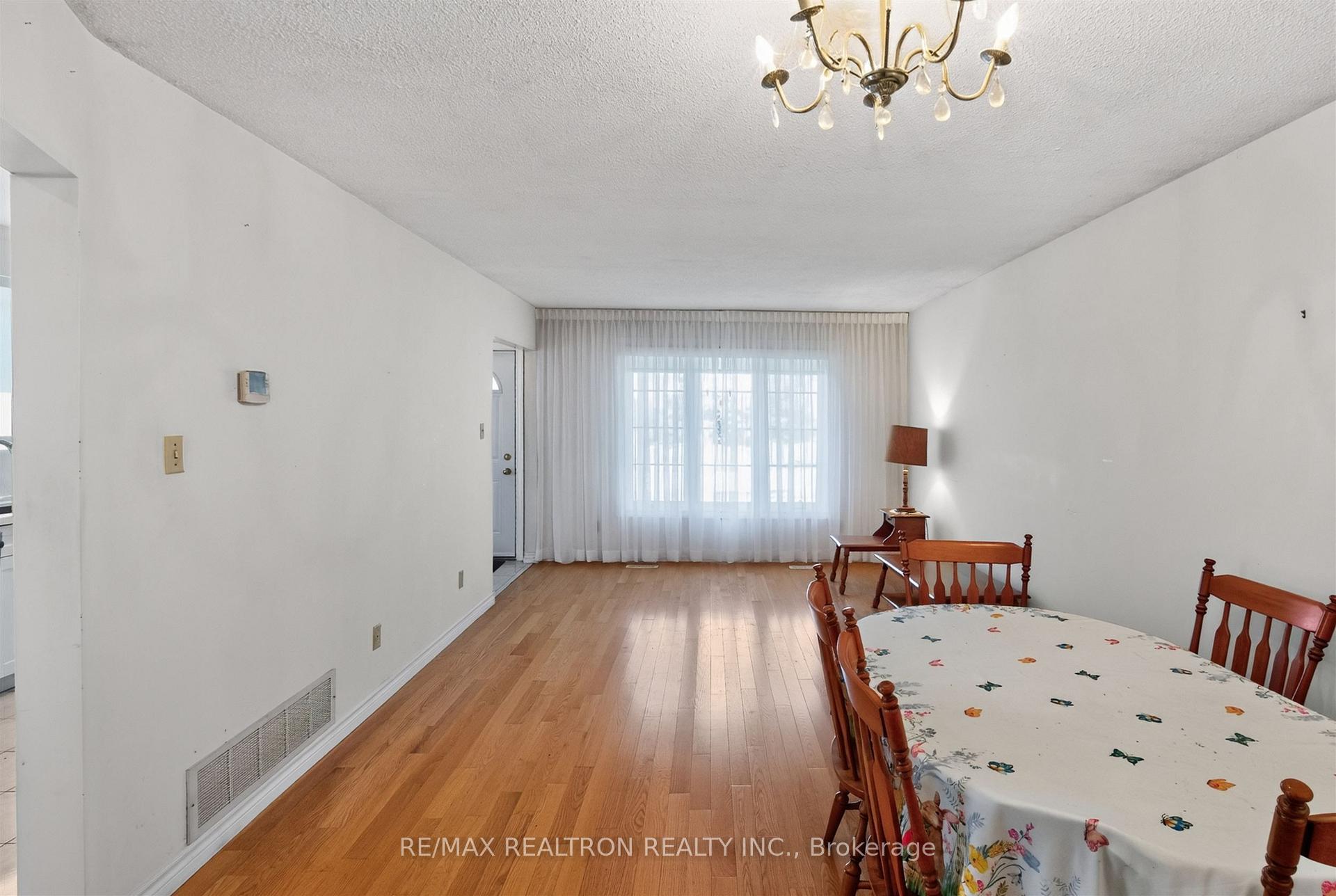 Photo 10 of 29 Springhead Gardens, Richmond Hill, North Richvale — HOMEH