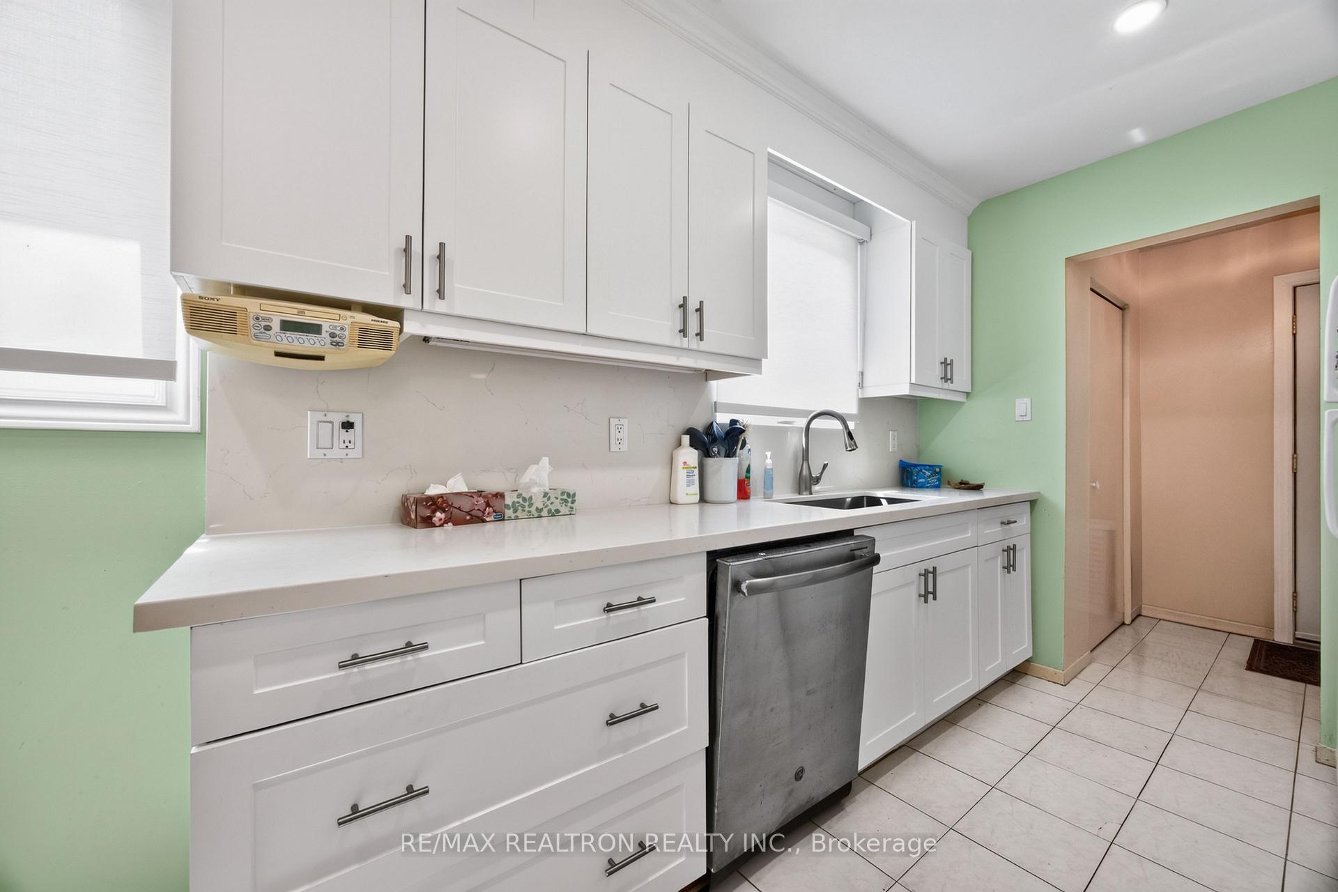 Photo 16 of 29 Springhead Gardens, Richmond Hill, North Richvale — HOMEH