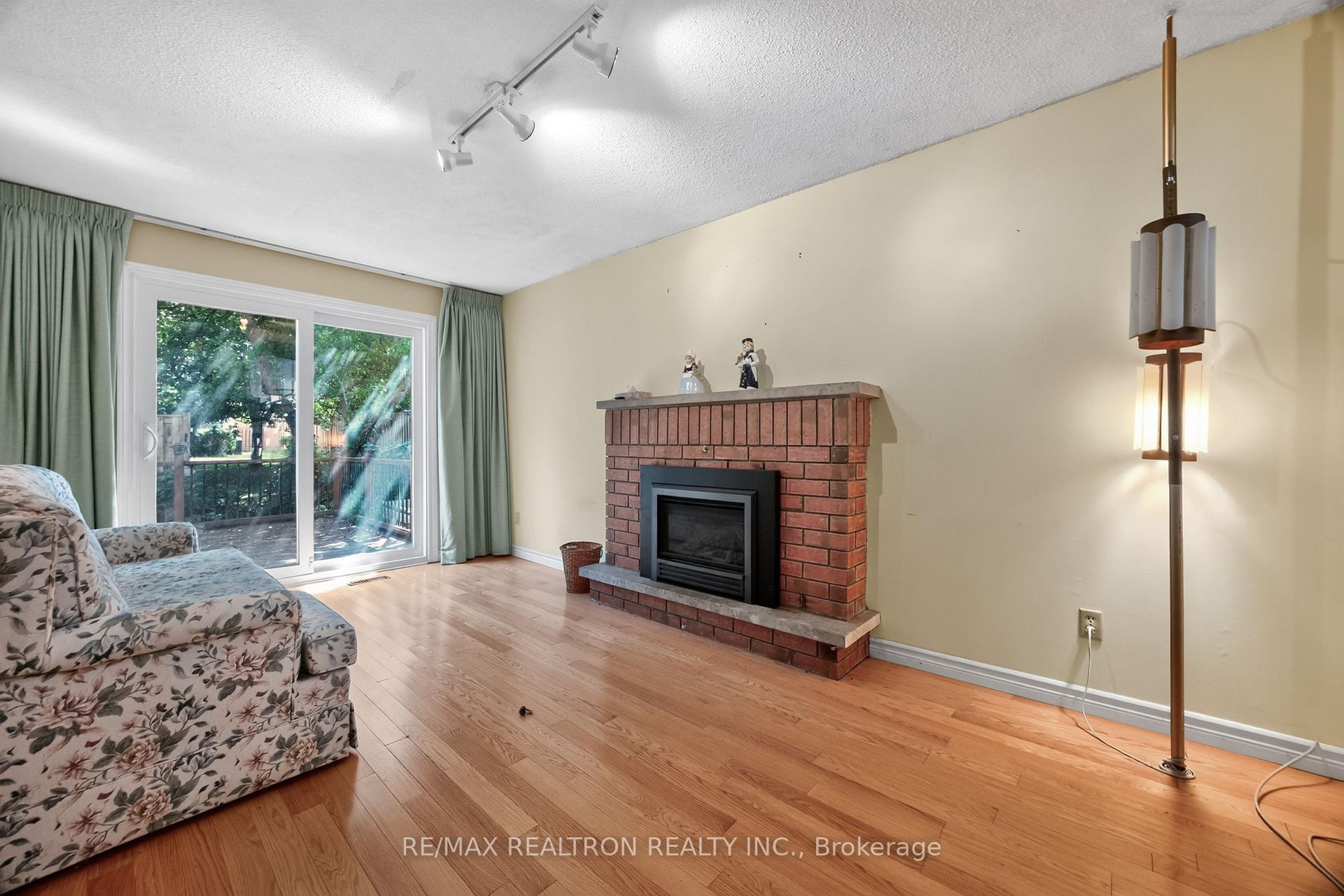 Photo 21 of 29 Springhead Gardens, Richmond Hill, North Richvale — HOMEH