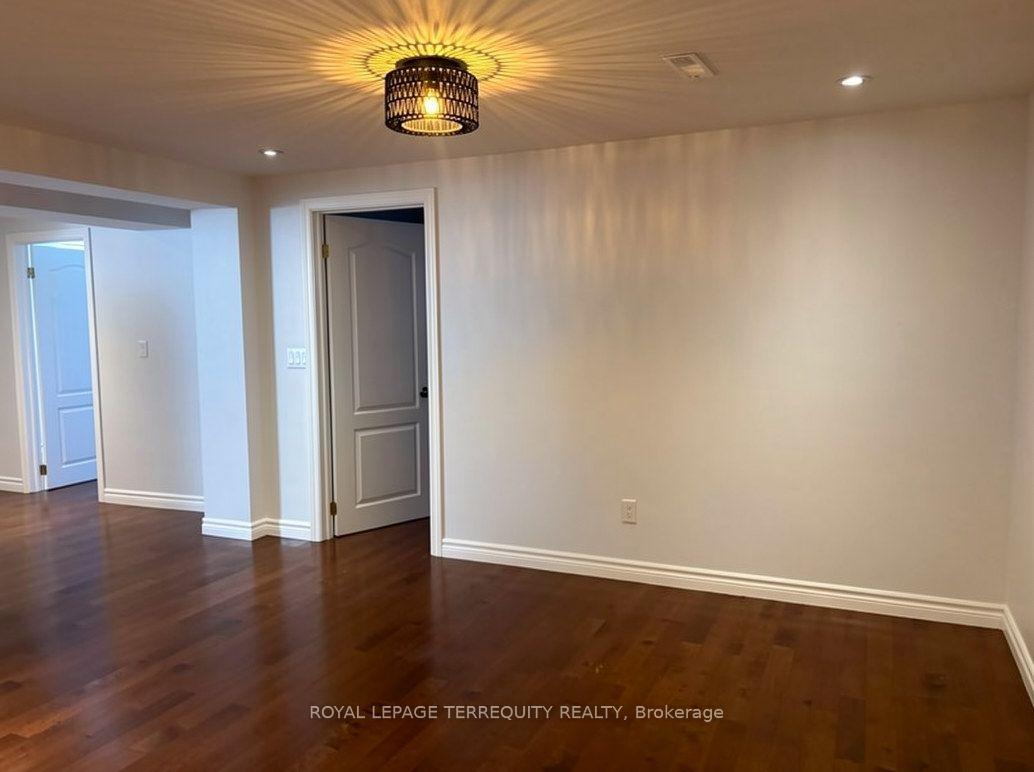 Photo 3 of Unit Lower, 896 Fourth Street, Mississauga, Lakeview — HOMEH