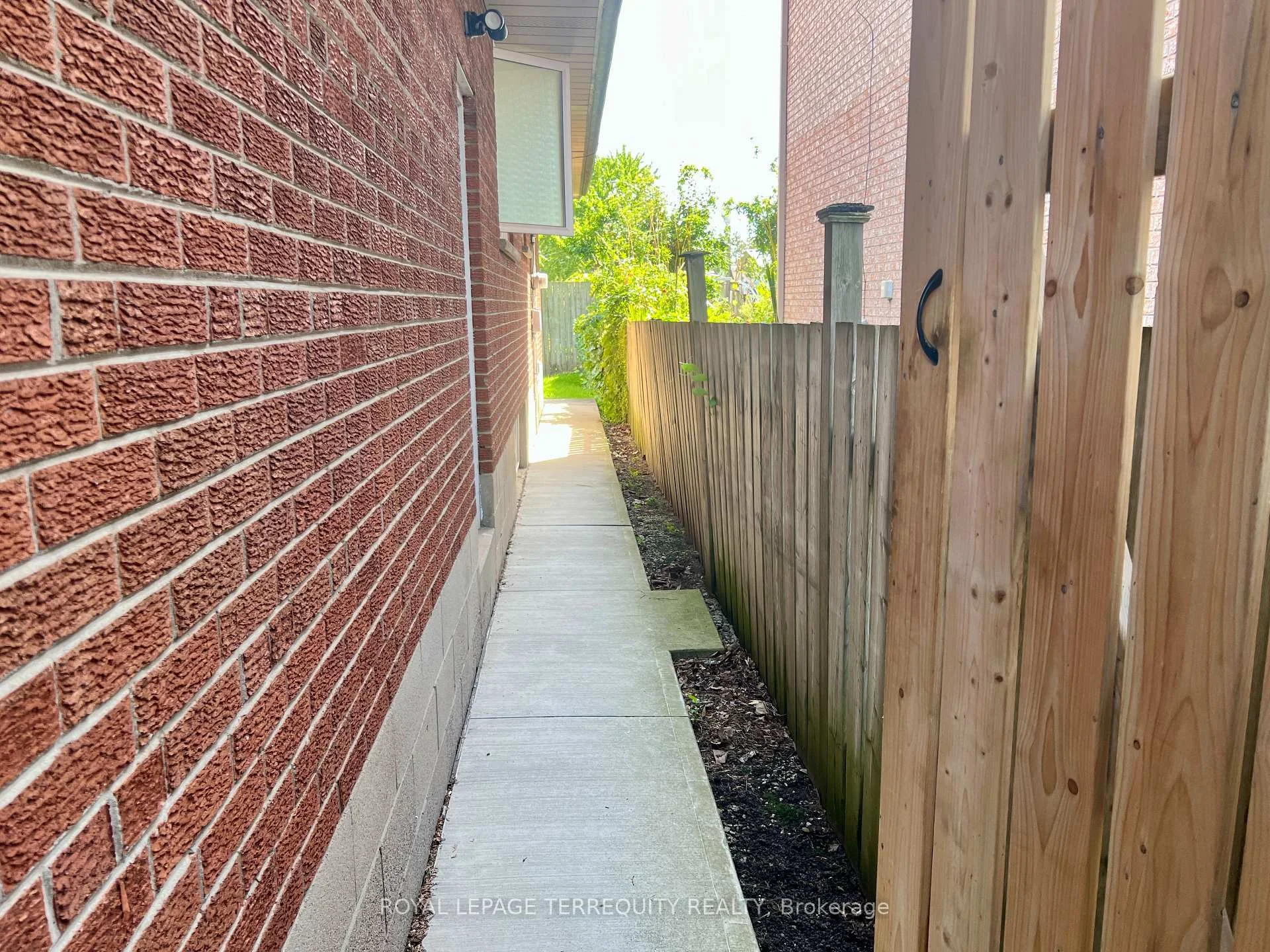Photo 8 of Unit Lower, 896 Fourth Street, Mississauga, Lakeview — HOMEH