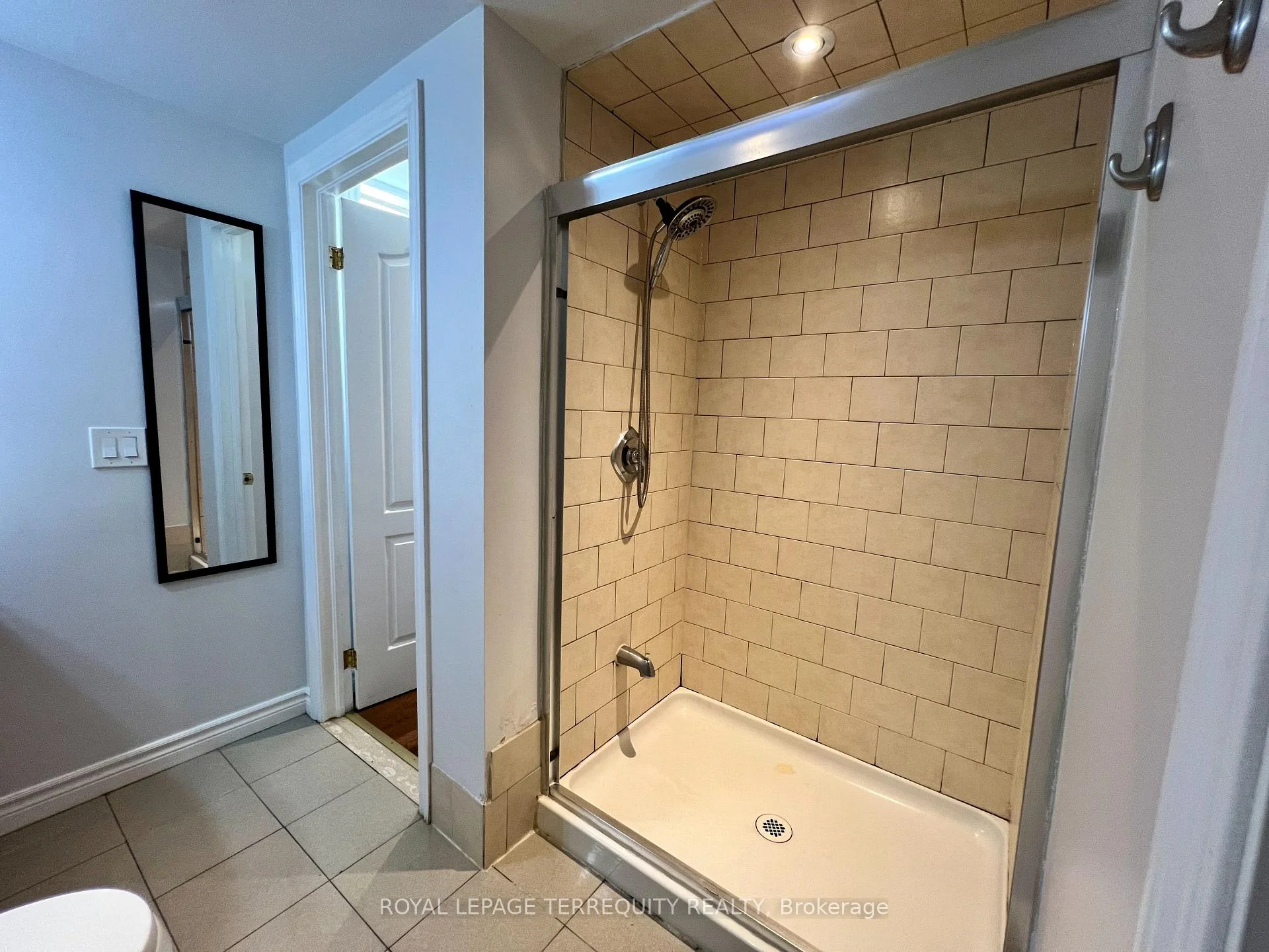 Photo 69 of Unit Lower, 896 Fourth Street, Mississauga, Lakeview — HOMEH