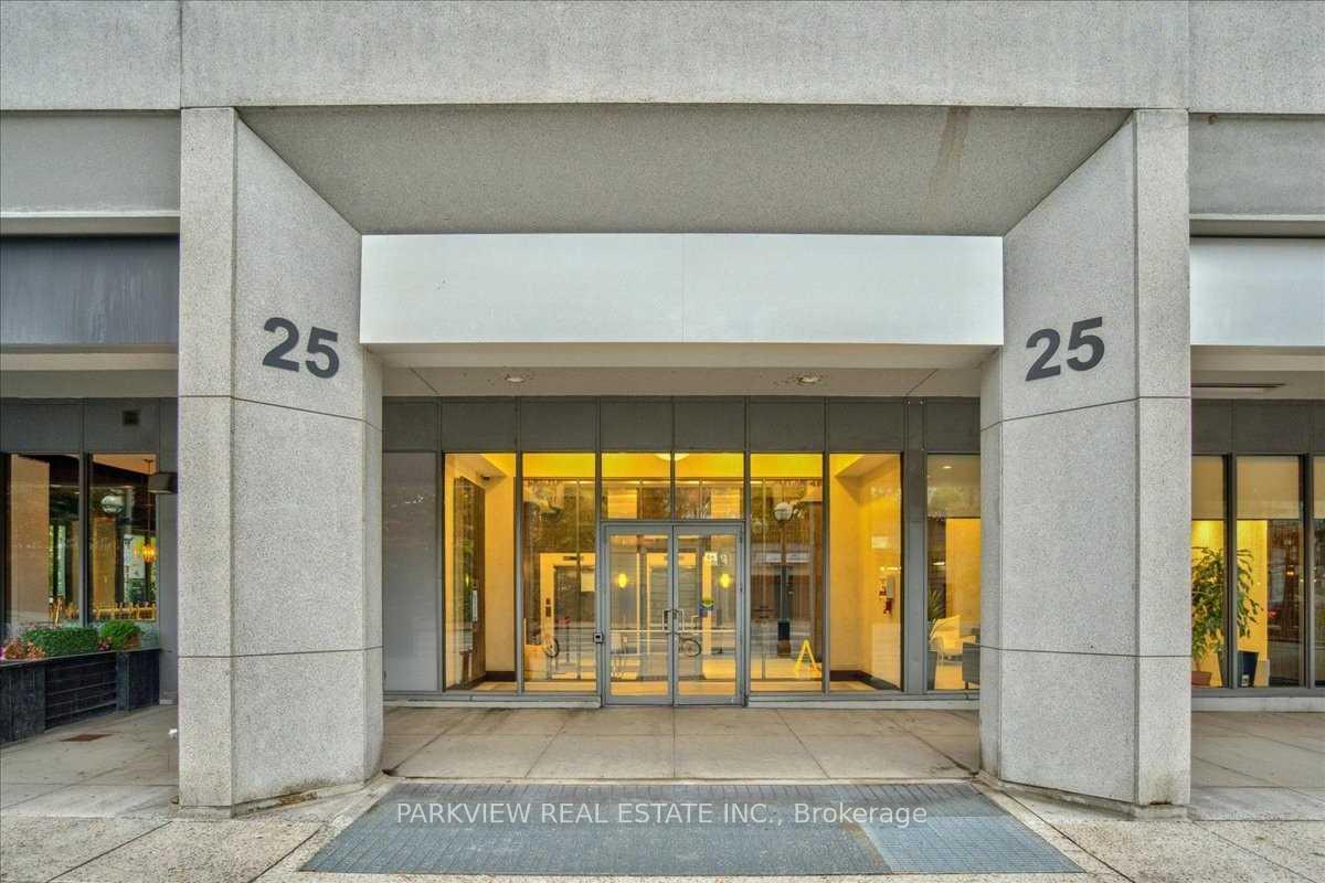 Front of Unit 1118, 25 Lower Simcoe Street