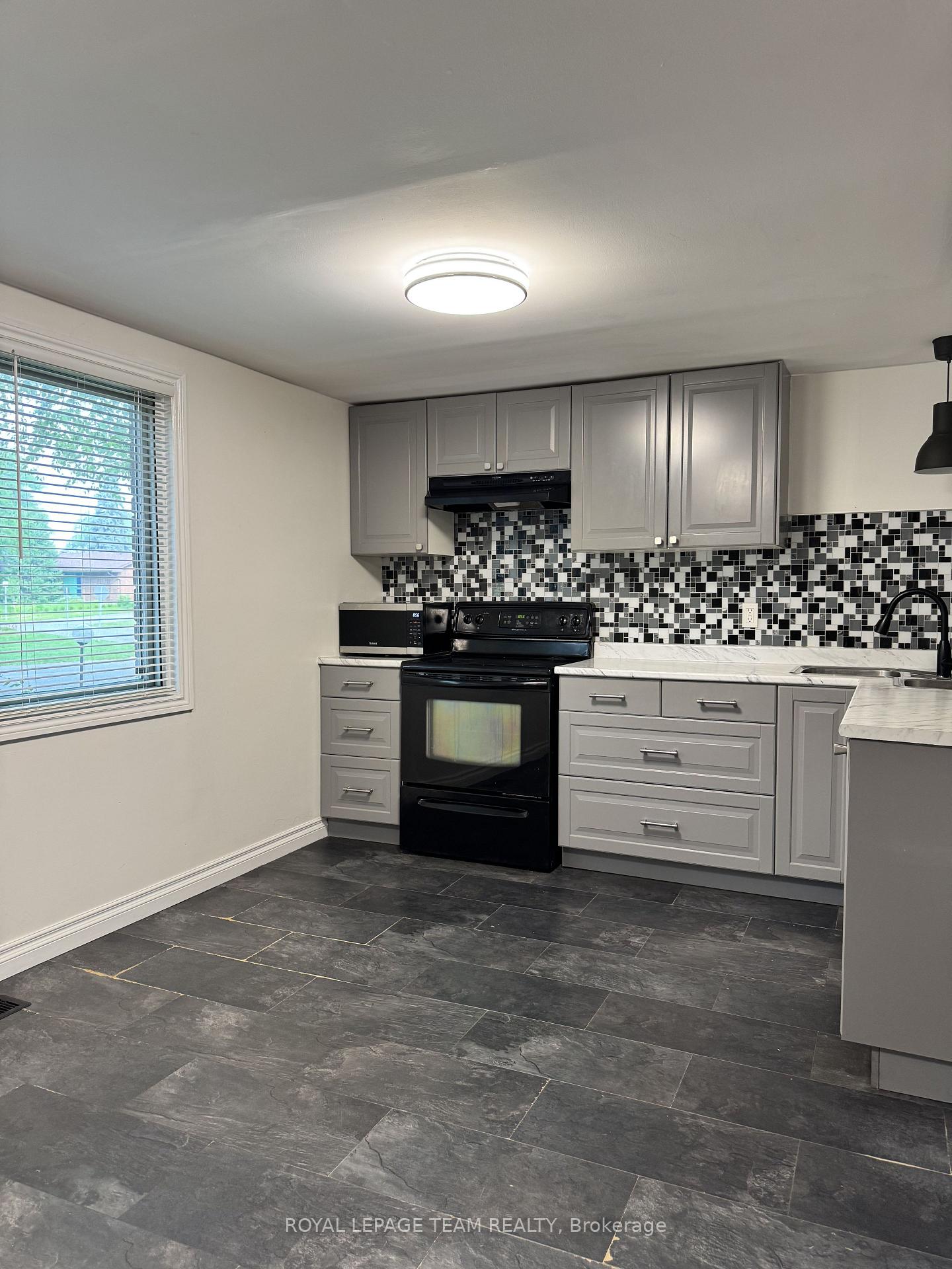 Photo 8 of 145 Penfield Drive, Ottawa, Kanata - Beaverbrook — HOMEH