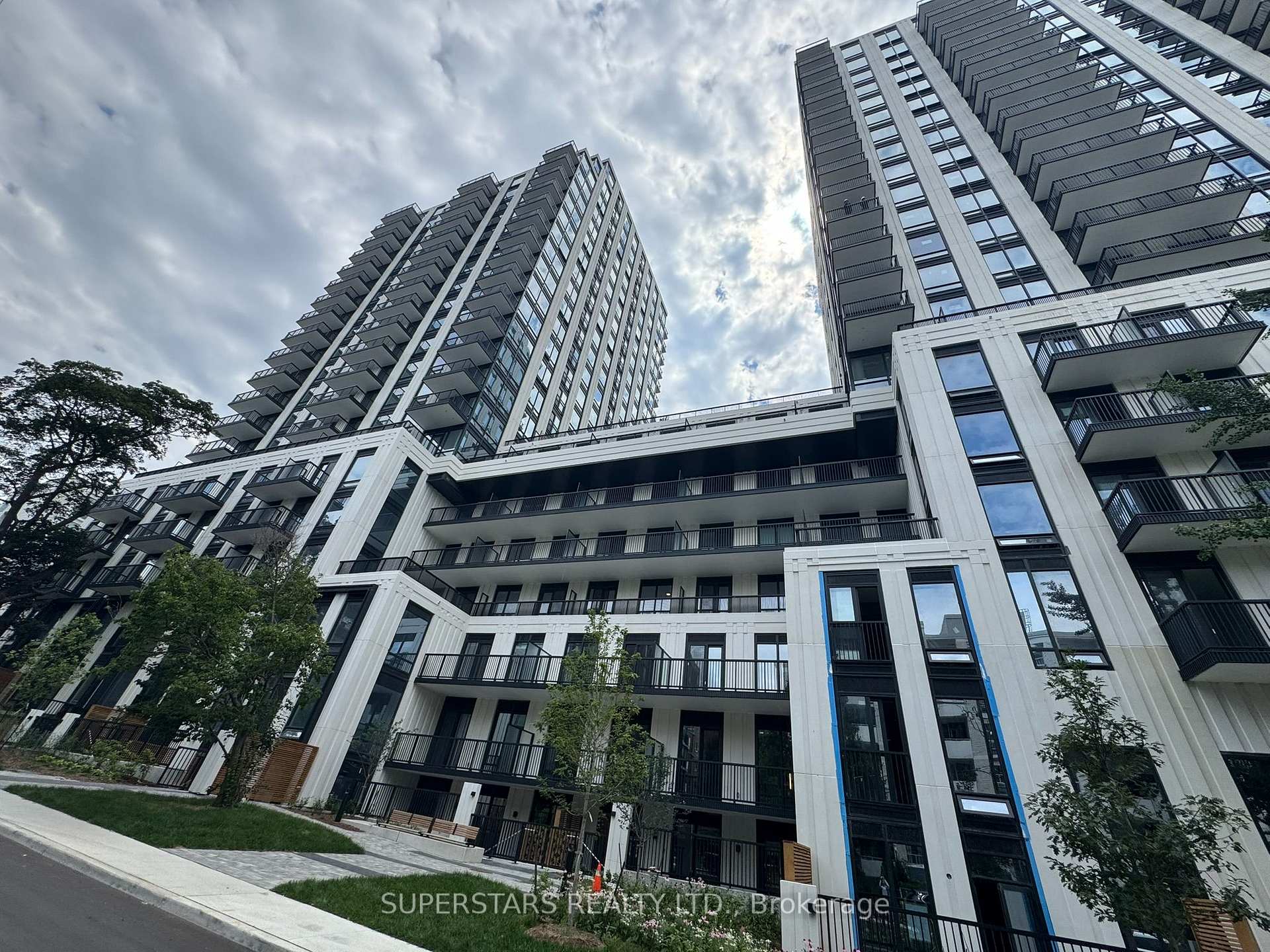 Front of Unit 1125, 89 Montclair Avenue