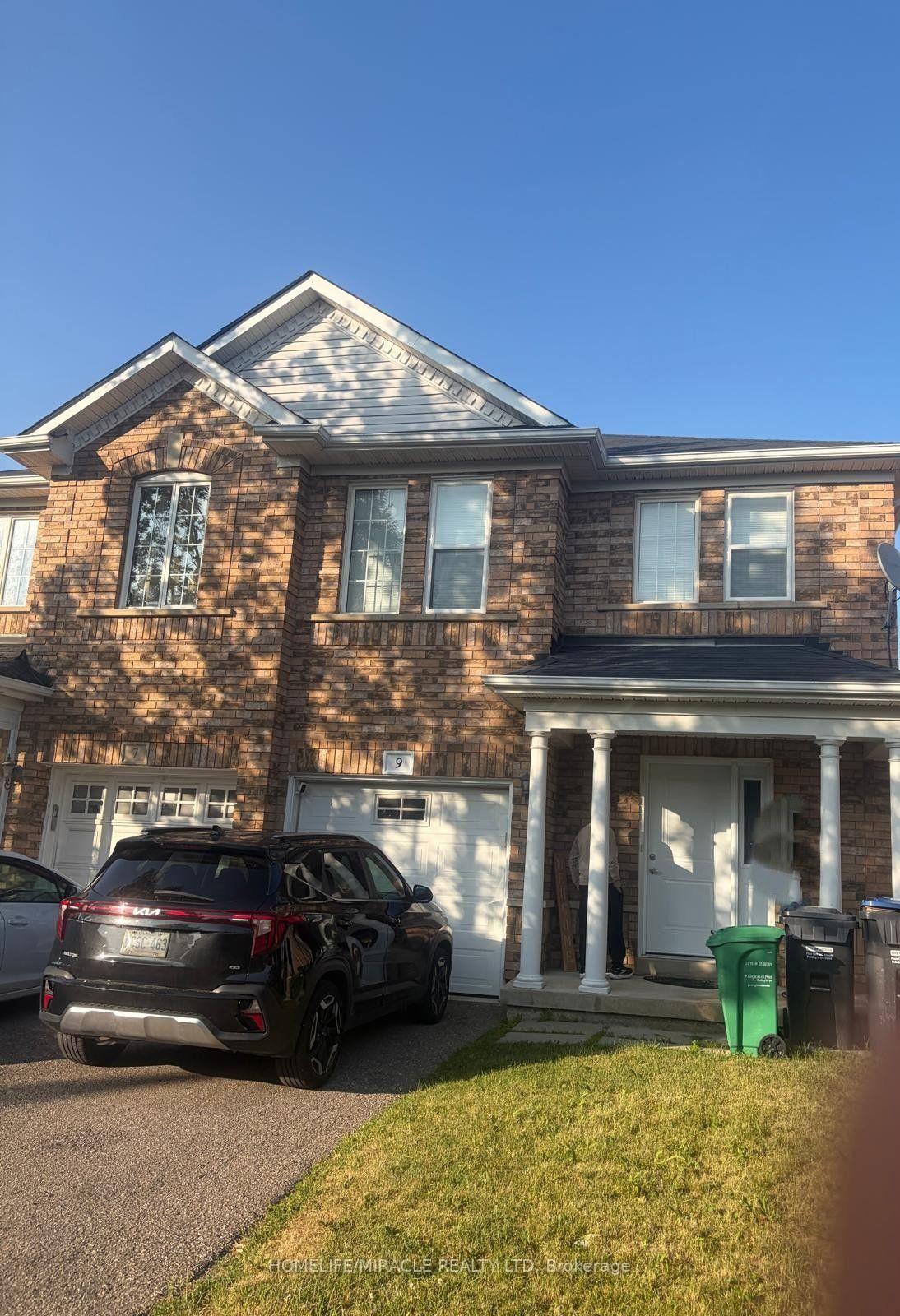 Photo 2 of 9 Farthingale Crescent, Brampton, Fletcher's Meadow — HOMEH