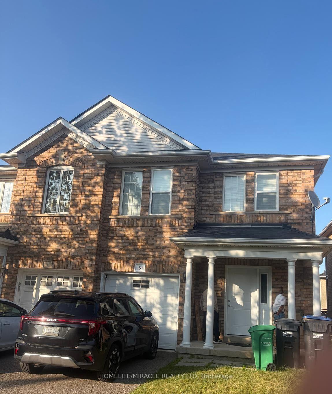Photo 3 of 9 Farthingale Crescent, Brampton, Fletcher's Meadow — HOMEH