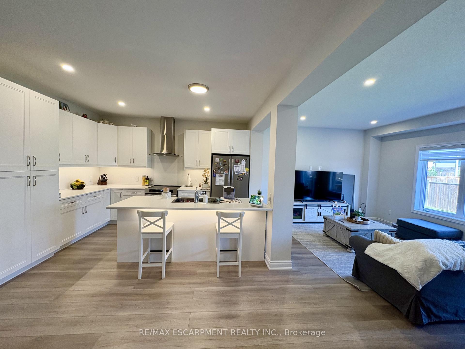 Photo 5 of 4 Harmony Way, Thorold, Rolling Meadows — HOMEH