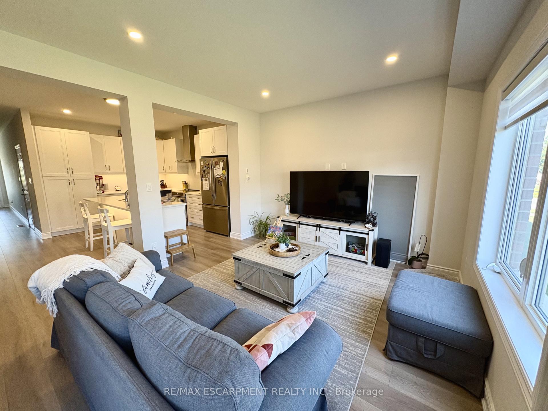 Photo 7 of 4 Harmony Way, Thorold, Rolling Meadows — HOMEH