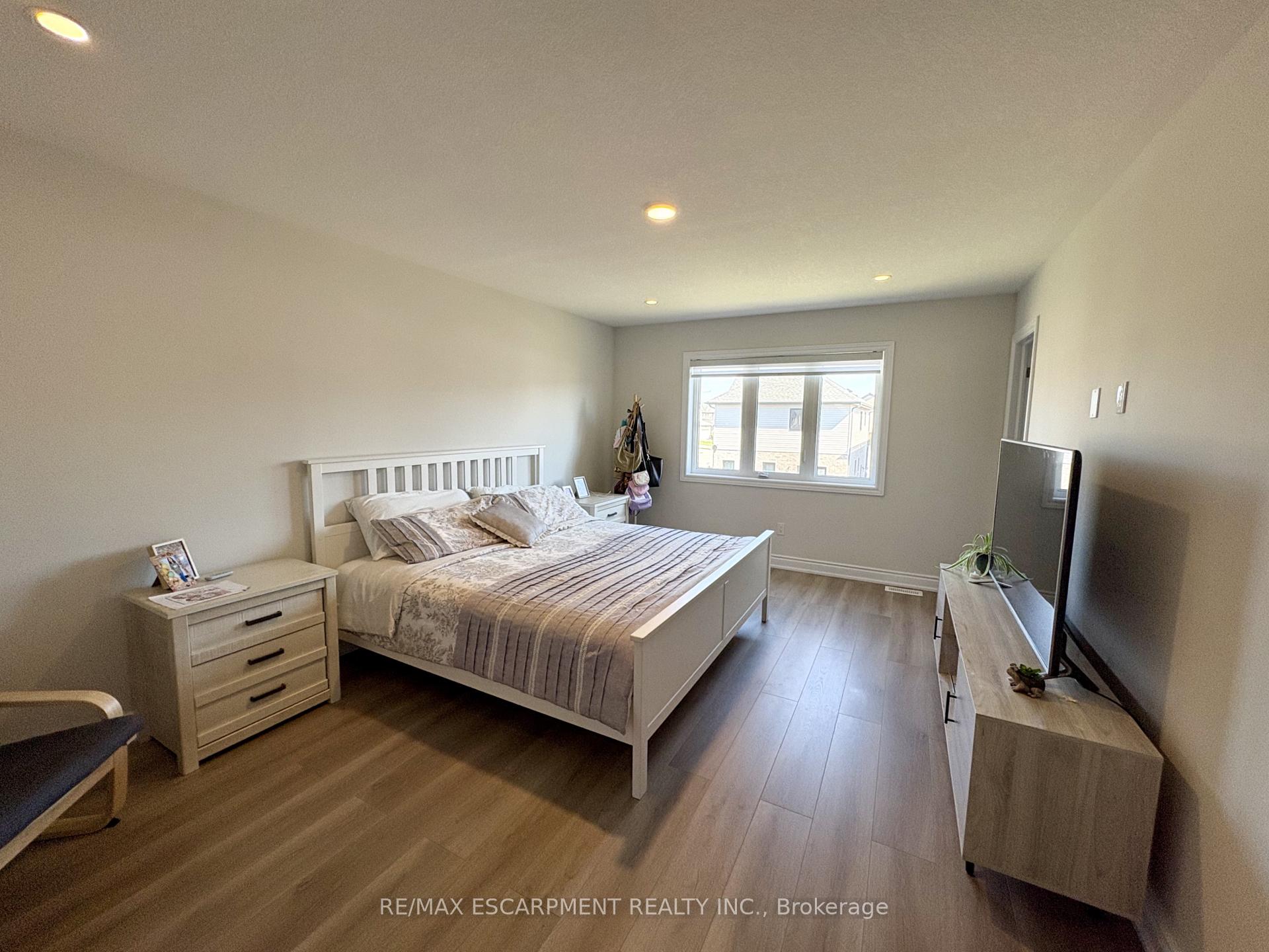 Photo 8 of 4 Harmony Way, Thorold, Rolling Meadows — HOMEH