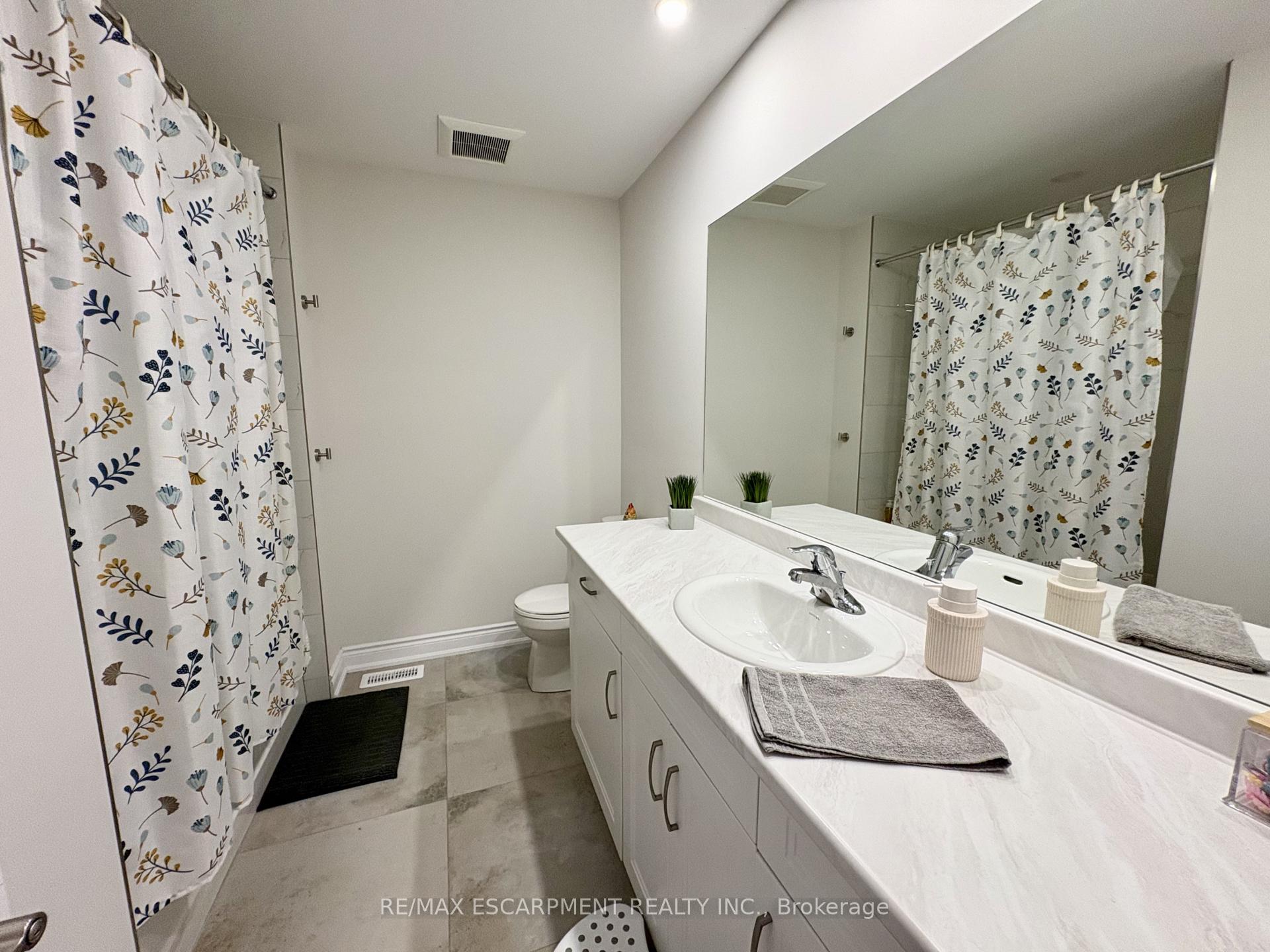 Photo 12 of 4 Harmony Way, Thorold, Rolling Meadows — HOMEH