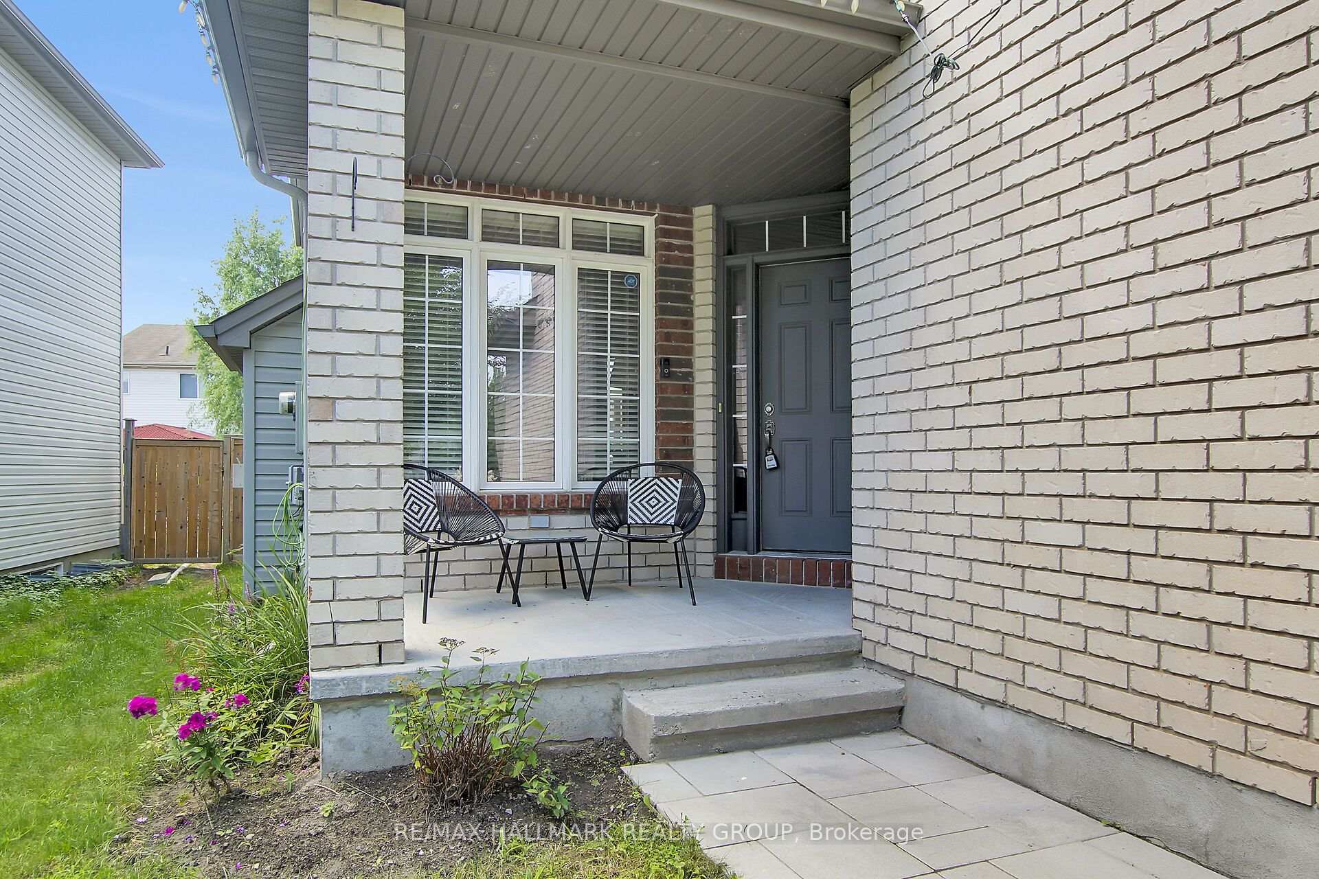 Photo 4 of 104 Strathcarron Crescent, Ottawa, Kanata - Morgan's Grant/South March — HOMEH