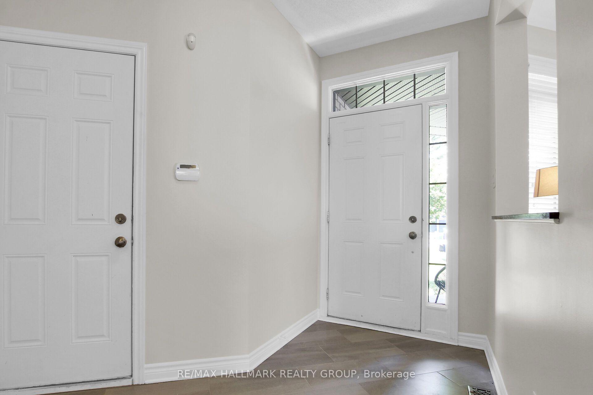 Photo 5 of 104 Strathcarron Crescent, Ottawa, Kanata - Morgan's Grant/South March — HOMEH
