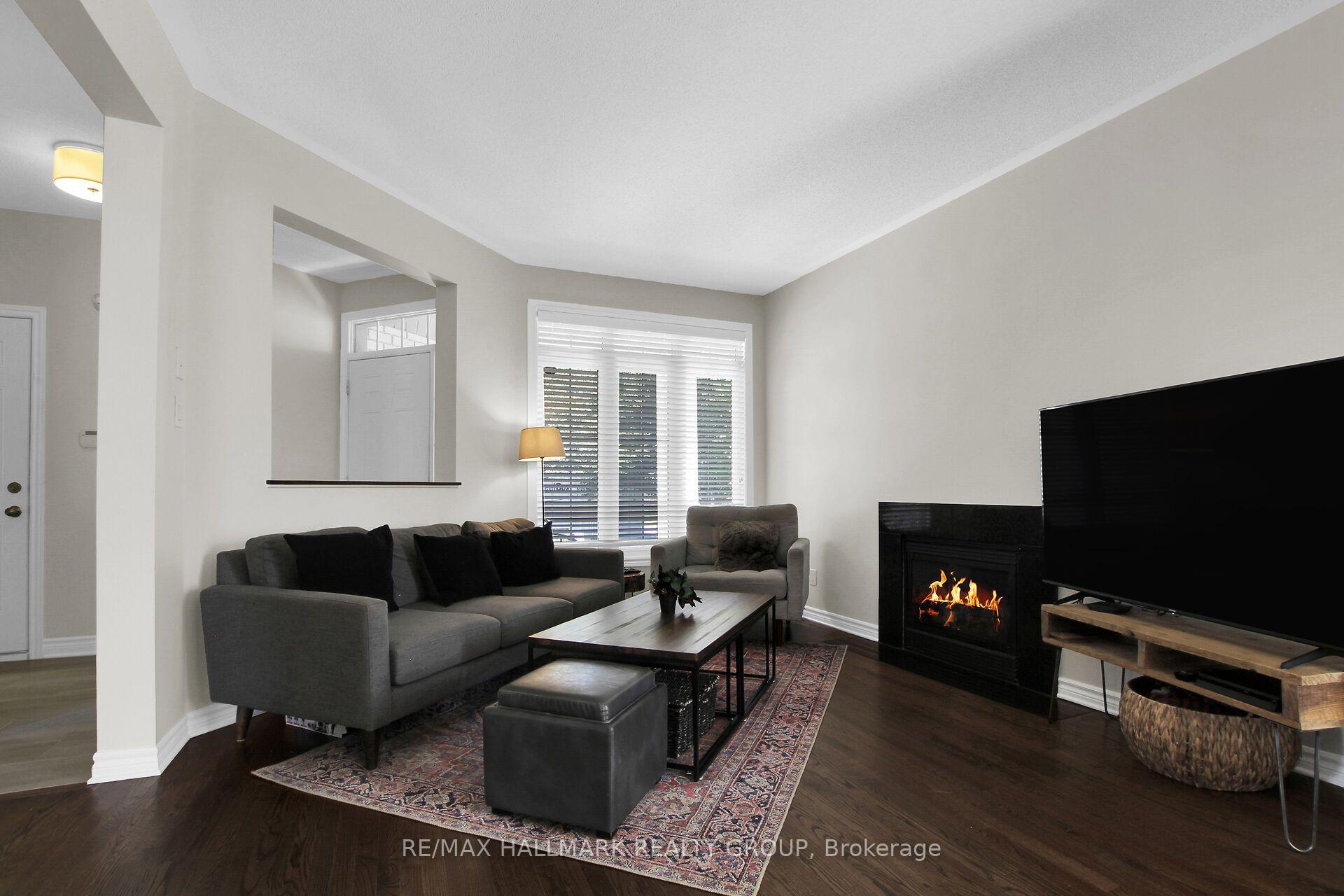 Photo 8 of 104 Strathcarron Crescent, Ottawa, Kanata - Morgan's Grant/South March — HOMEH