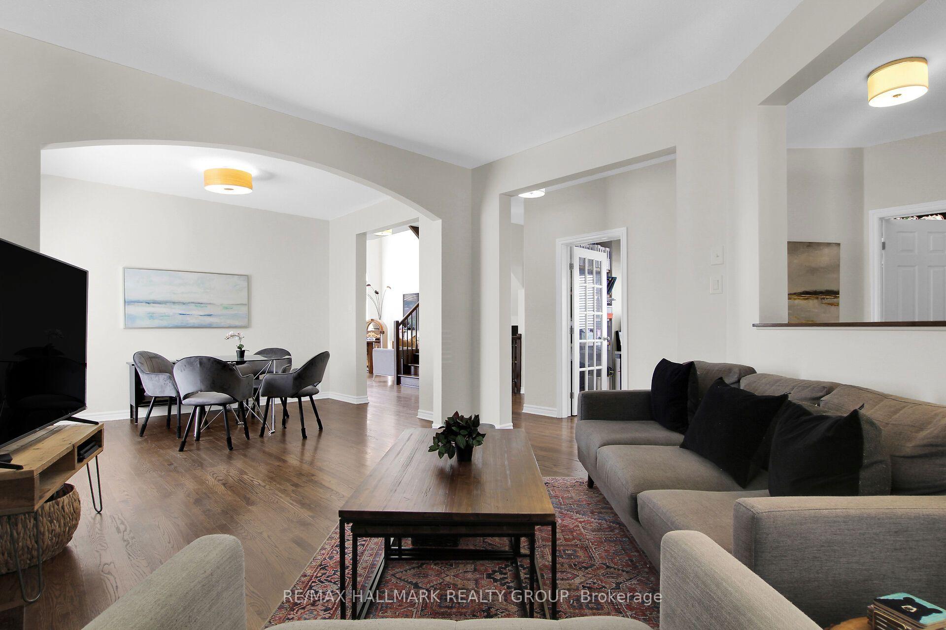 Photo 10 of 104 Strathcarron Crescent, Ottawa, Kanata - Morgan's Grant/South March — HOMEH