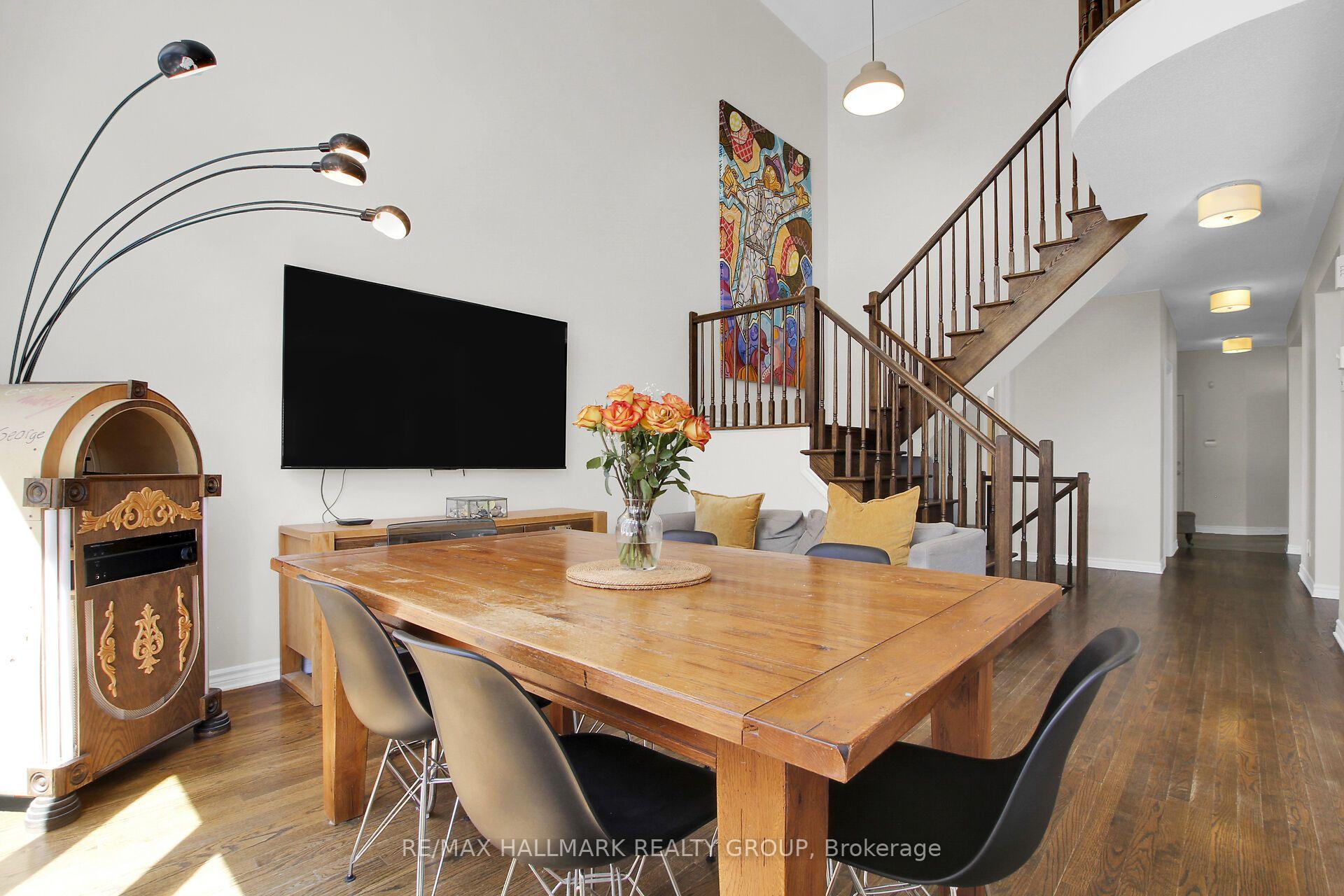 Photo 15 of 104 Strathcarron Crescent, Ottawa, Kanata - Morgan's Grant/South March — HOMEH