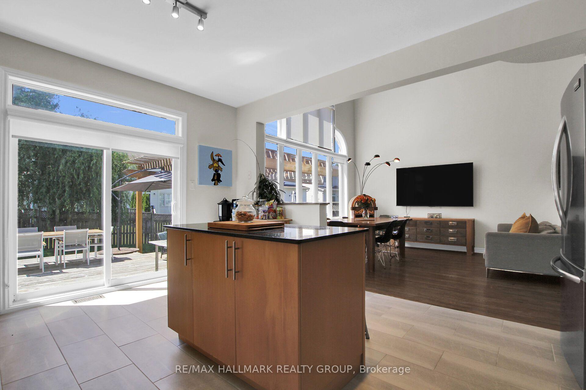 Photo 21 of 104 Strathcarron Crescent, Ottawa, Kanata - Morgan's Grant/South March — HOMEH