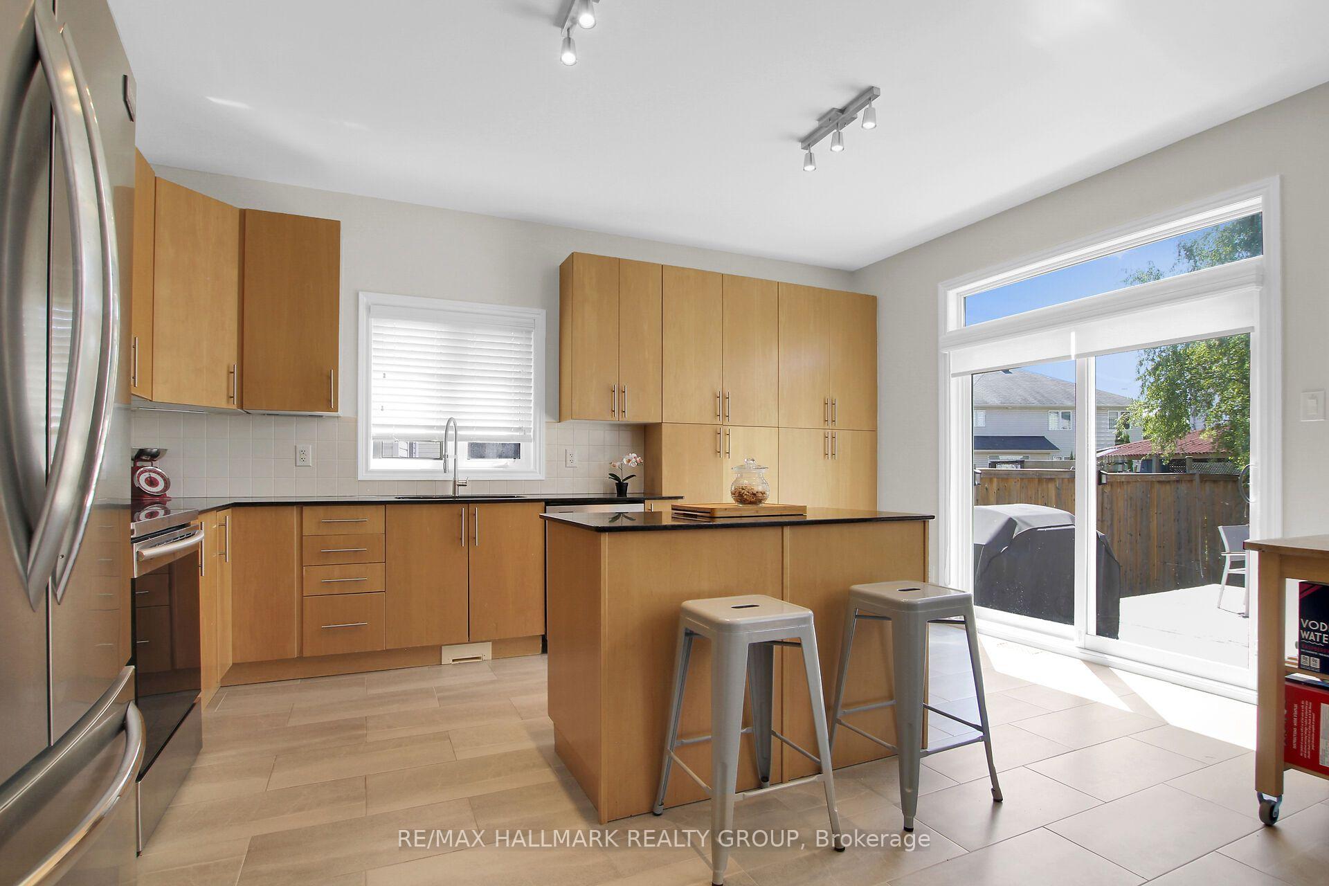 Photo 23 of 104 Strathcarron Crescent, Ottawa, Kanata - Morgan's Grant/South March — HOMEH