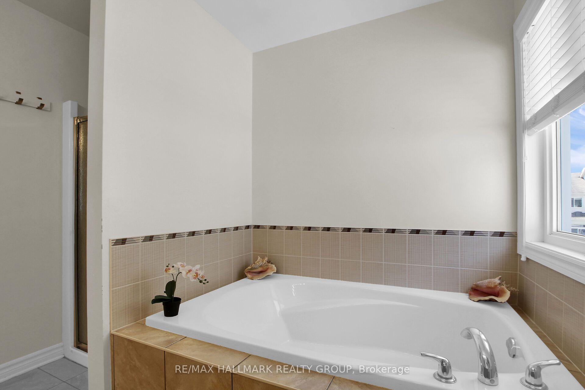 Photo 30 of 104 Strathcarron Crescent, Ottawa, Kanata - Morgan's Grant/South March — HOMEH