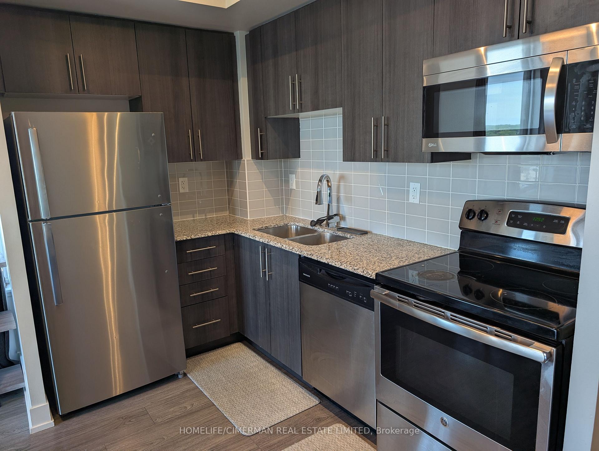 Photo 3 of Unit Lph--07, 1215 Bayly Street, Pickering, Bay Ridges — HOMEH