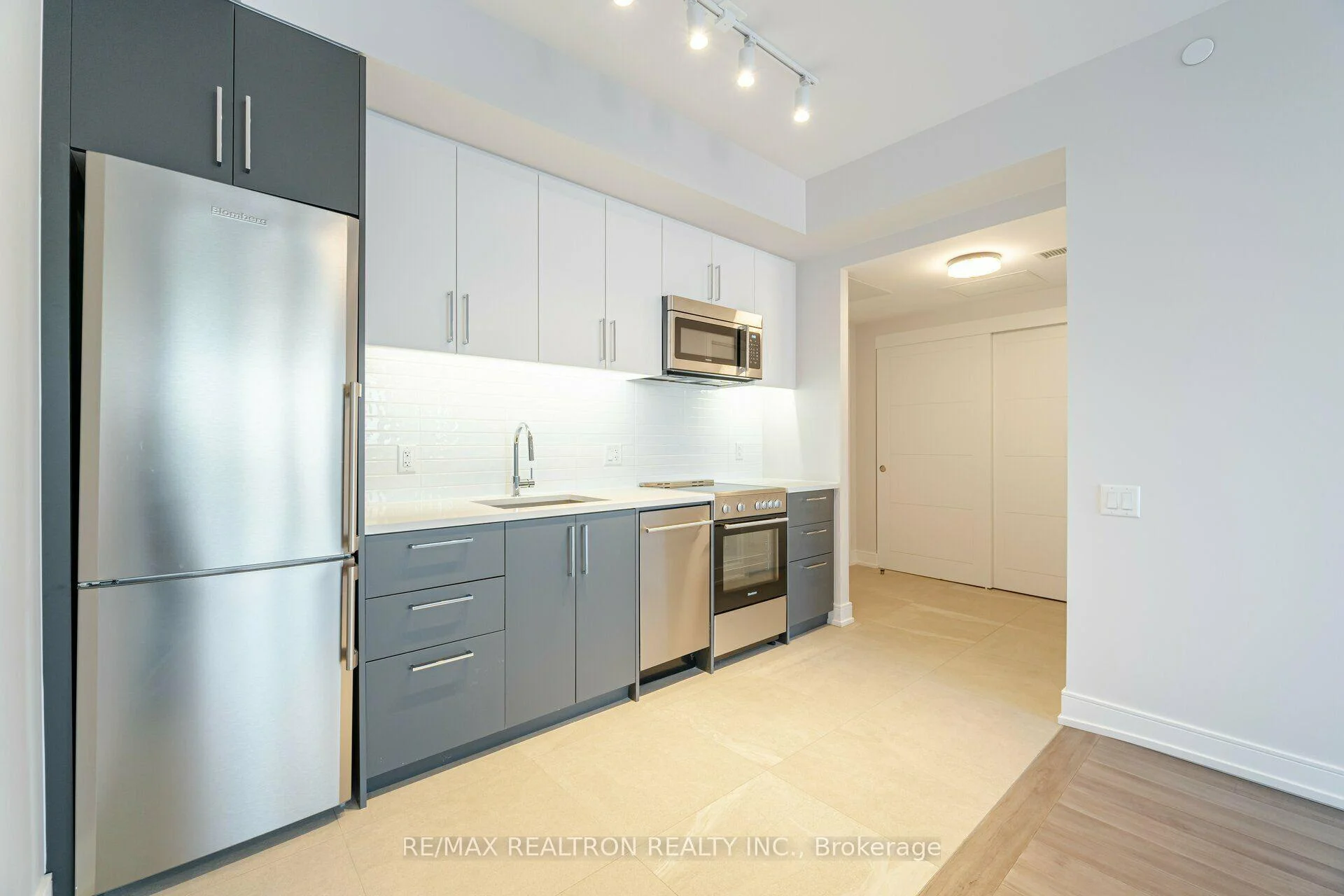 Photo 5 of Unit 307, 2525 Bathurst Street, Toronto, Forest Hill North — HOMEH