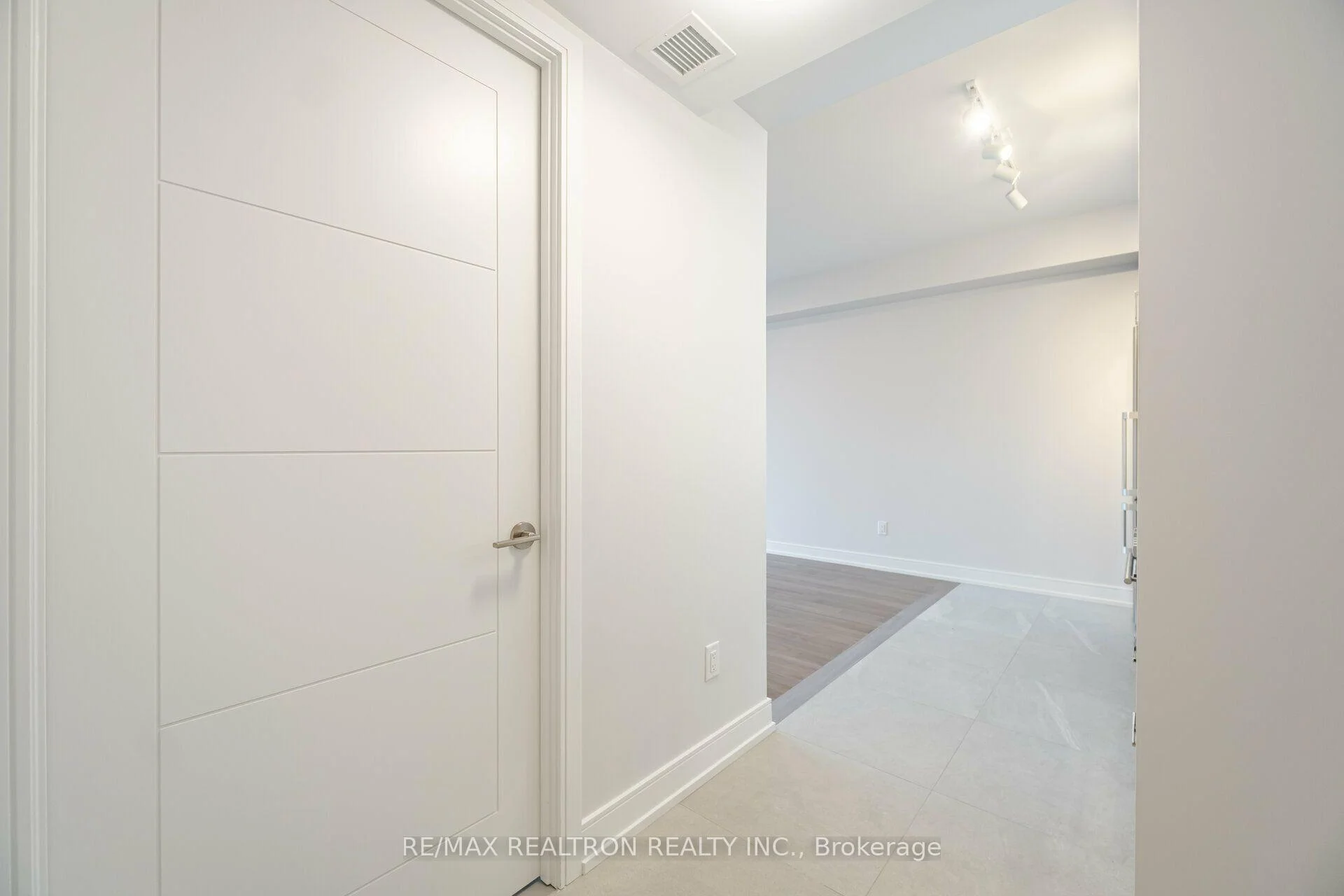 Photo 10 of Unit 307, 2525 Bathurst Street, Toronto, Forest Hill North — HOMEH