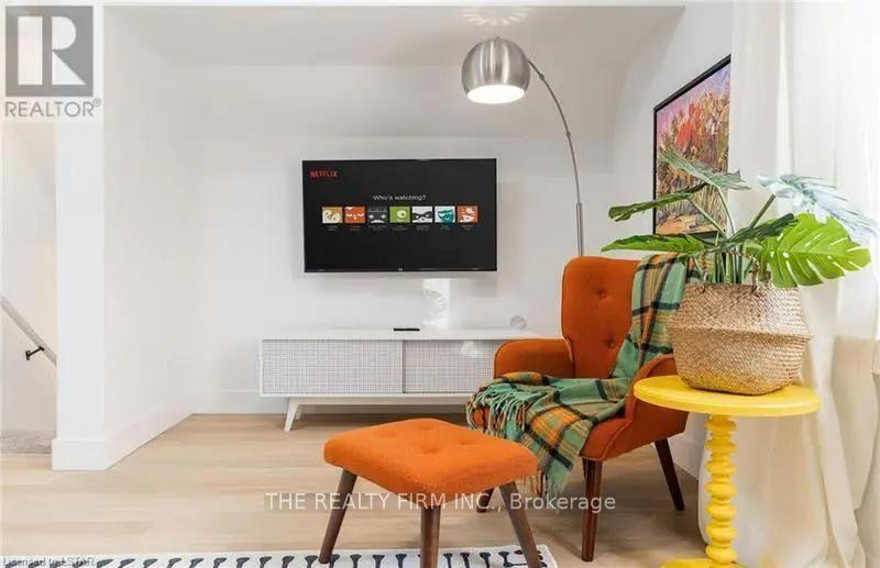Photo 2 of Unit 3, 304 Oxford Street E, London, East B — HOMEH