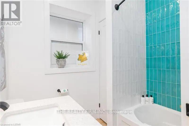 Photo 6 of Unit 3, 304 Oxford Street E, London, East B — HOMEH