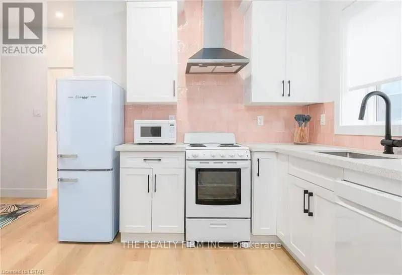 Photo 9 of Unit 3, 304 Oxford Street E, London, East B — HOMEH