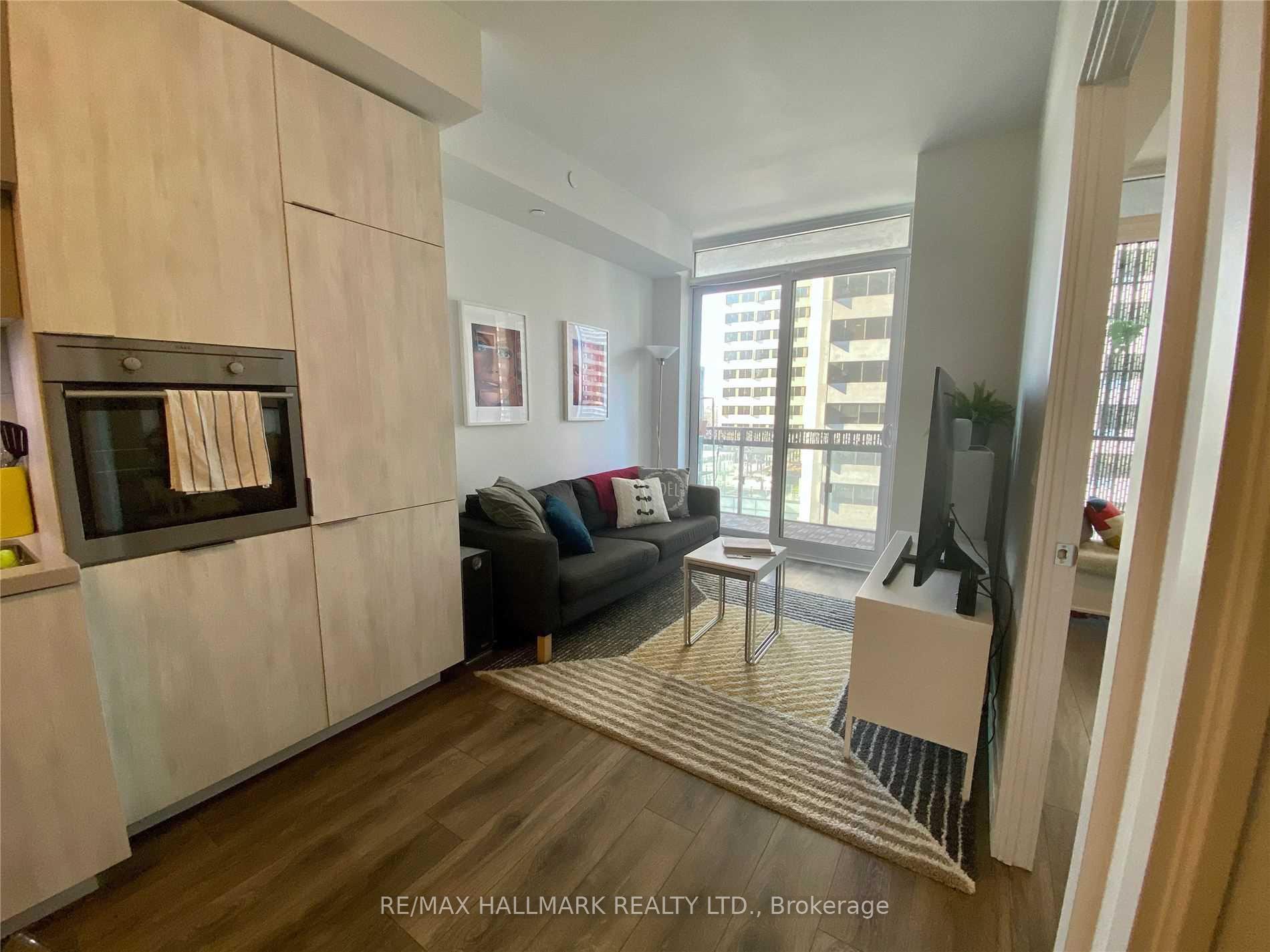 Photo 8 of Unit 604, 8 Eglinton Avenue E, Toronto, Mount Pleasant West — HOMEH